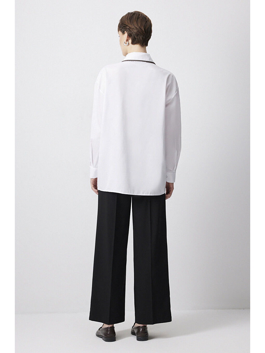 Beyaz Biye Detaylı Saten Gömlek-2