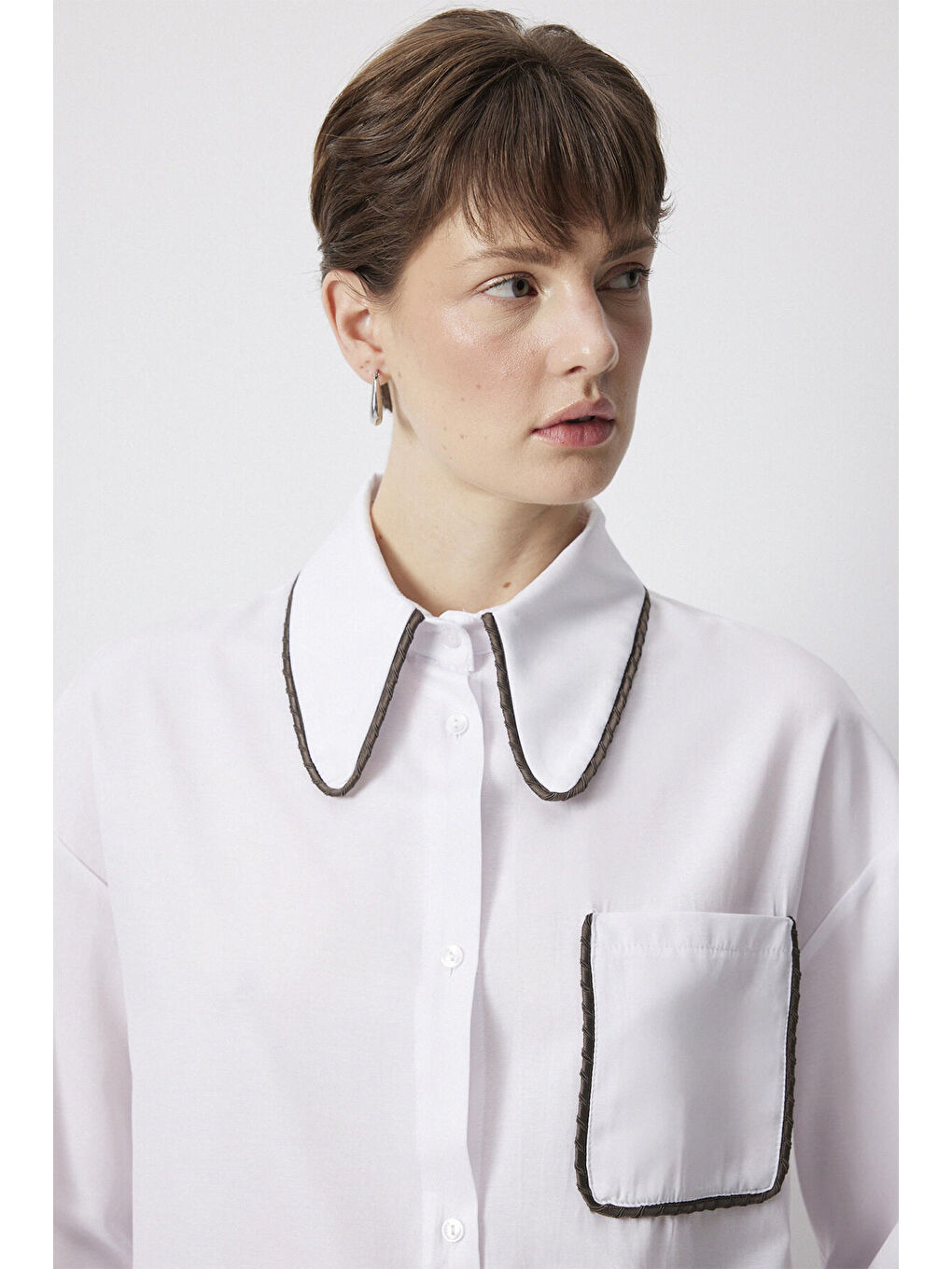 Beyaz Biye Detaylı Saten Gömlek-3