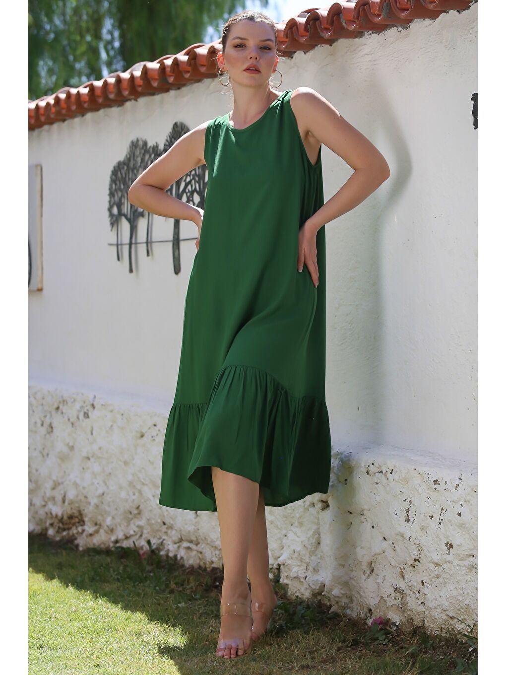 Koyu Yeşil Yuvarlak Yaka Kolsuz Etek Ucu Fırfırlı Casual Dokuma Elbise 120 58