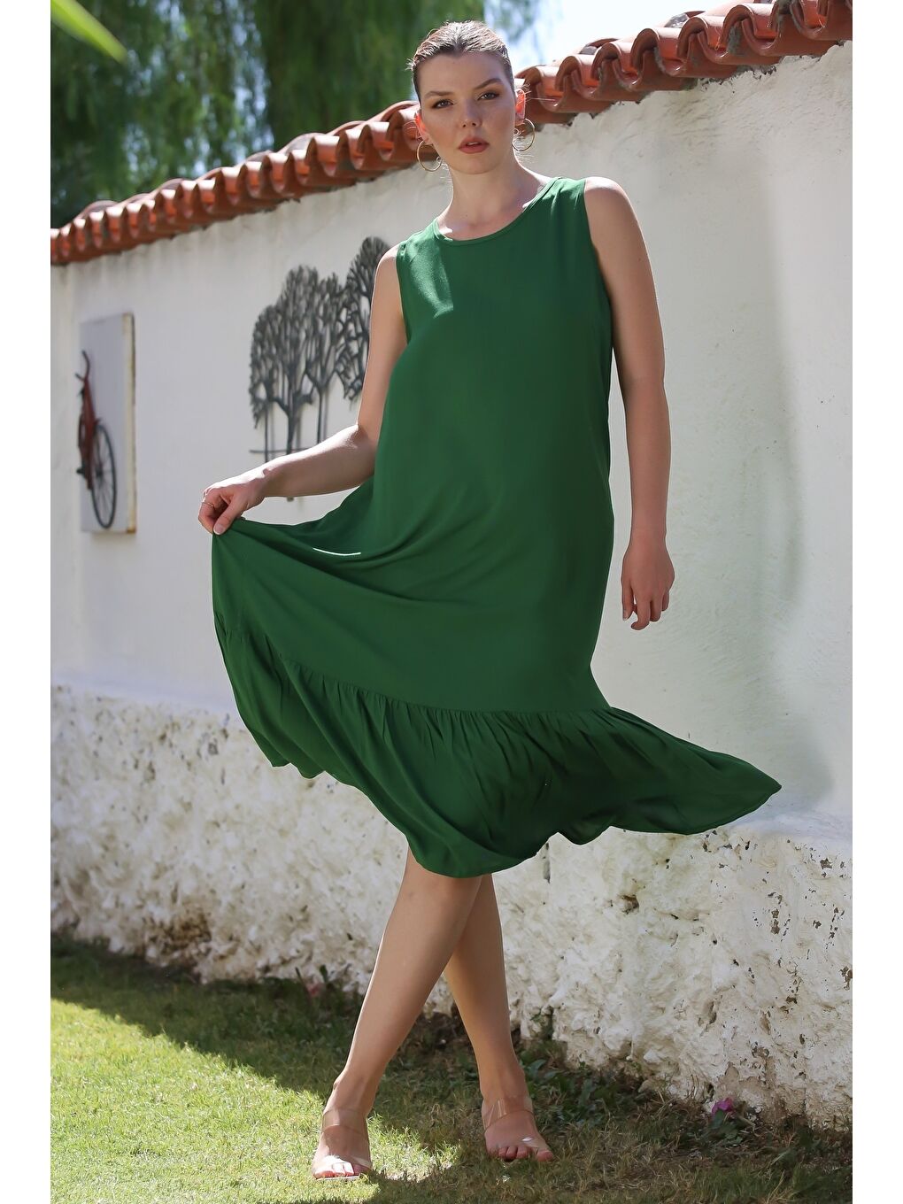 Koyu Yeşil Yuvarlak Yaka Kolsuz Etek Ucu Fırfırlı Casual Dokuma Elbise 120 58-2