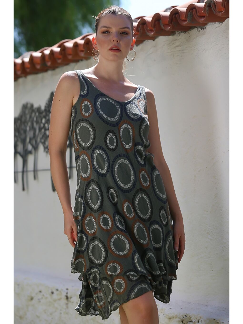 İtalyan Haki Havuz Yaka Kolsuz Geometrik Desenli Astarlı Casual Dokuma Elbise 108 58-3