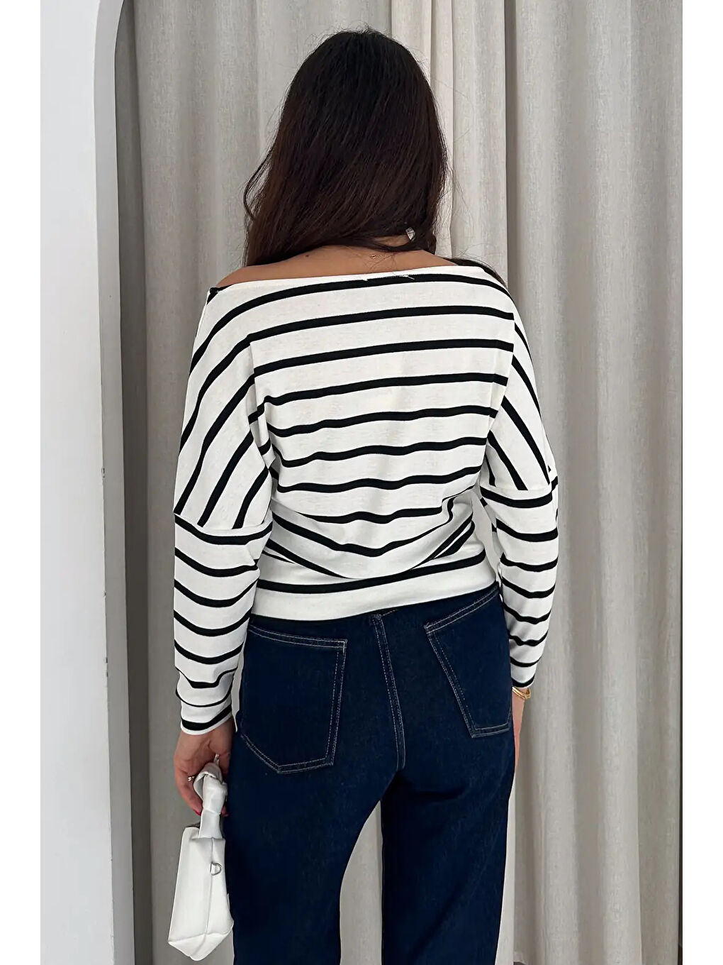Beyaz Kadın Omuz Açık Çizgili Bluz-4