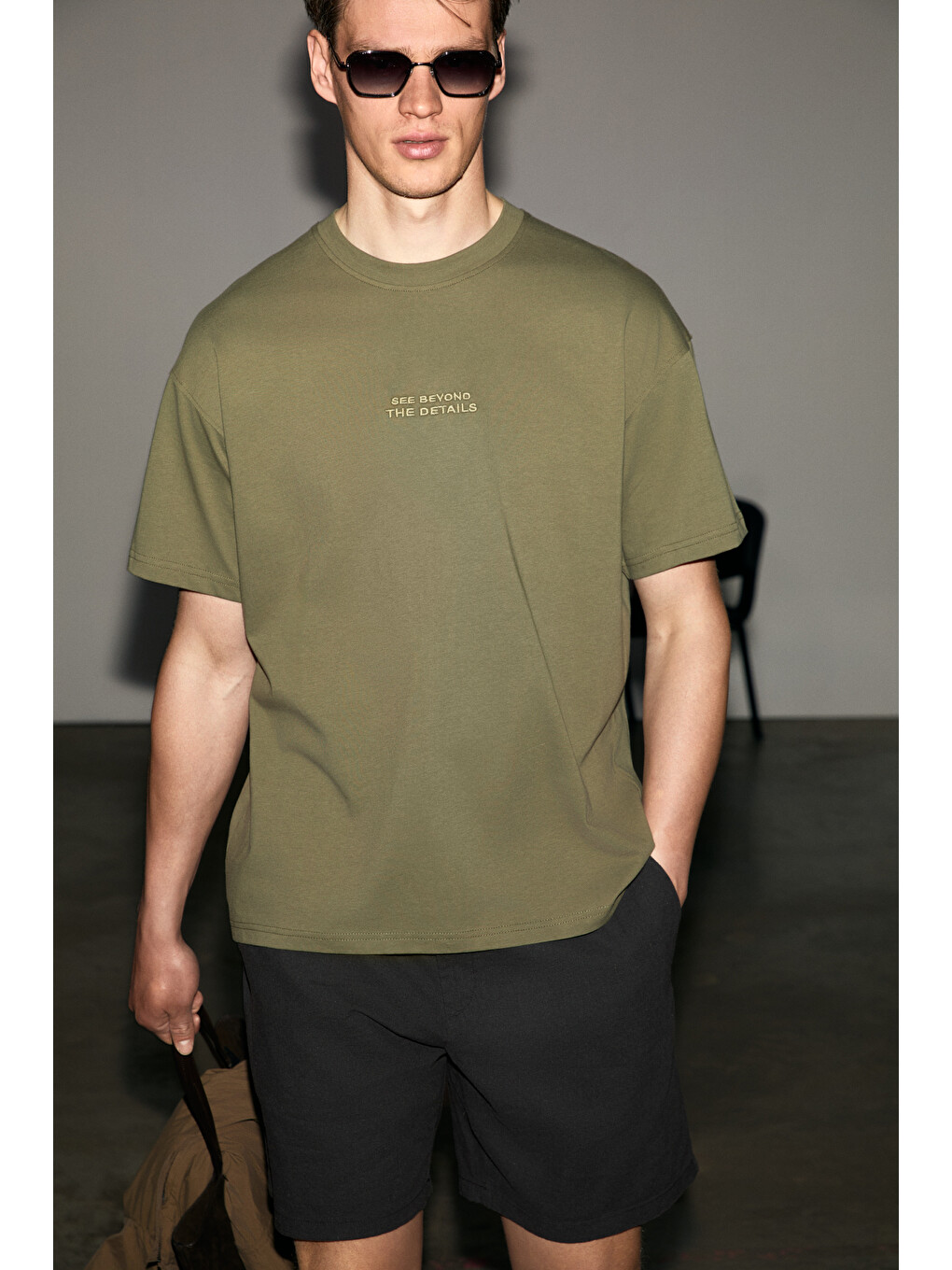 Haki VITO Erkek %100 Organik Pamuklu Nakış Yazı Detaylı Oversize Bol Kesim Kısa Kollu KOYU HAKİ T-Shirt-1