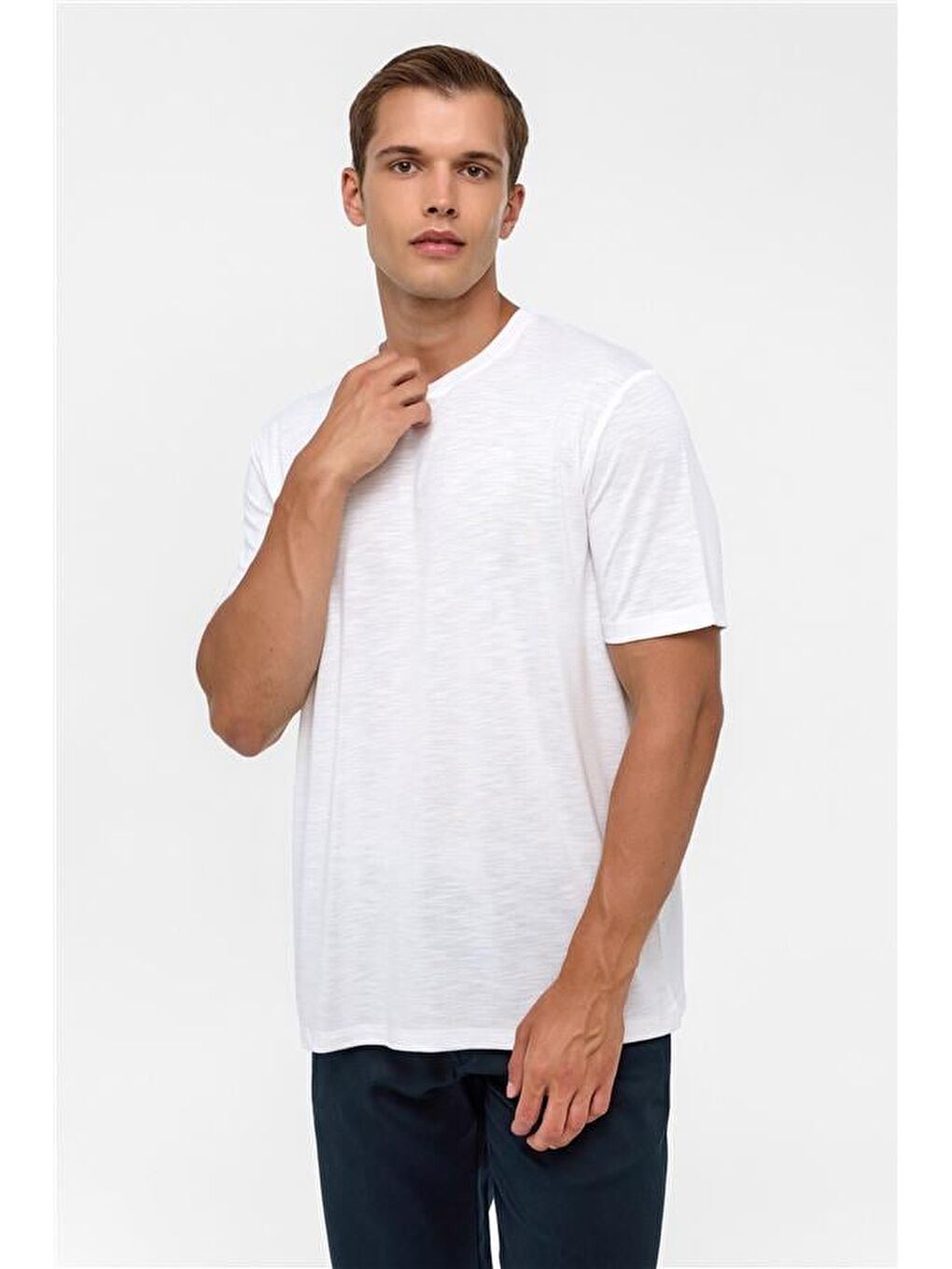 Beyaz Regular Armürlü Bisiklet Yaka Tişört-1