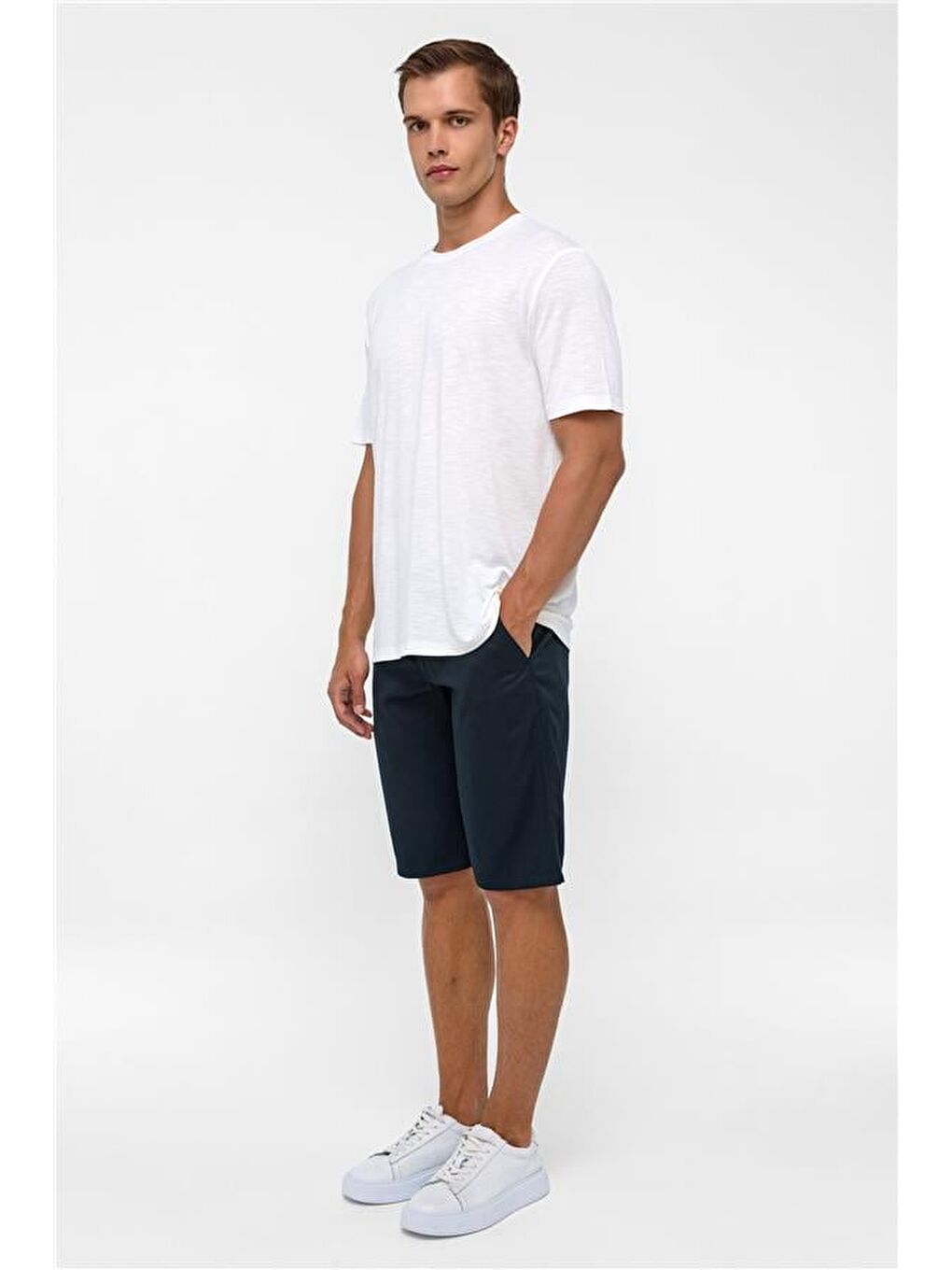 Beyaz Regular Armürlü Bisiklet Yaka Tişört-4