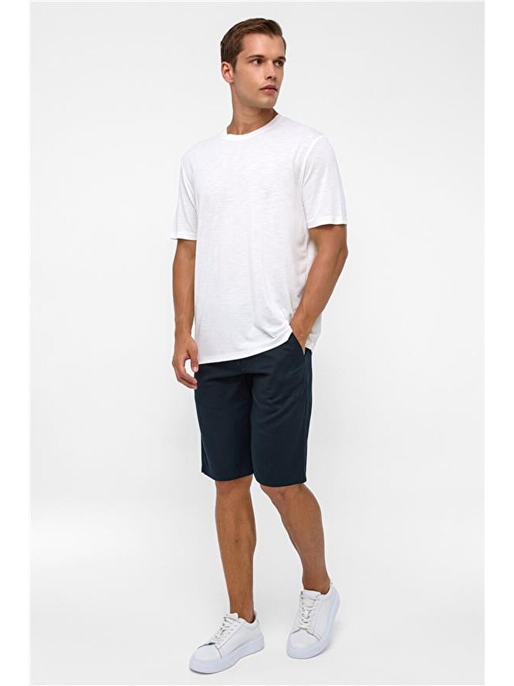 Beyaz Regular Armürlü Bisiklet Yaka Tişört-7