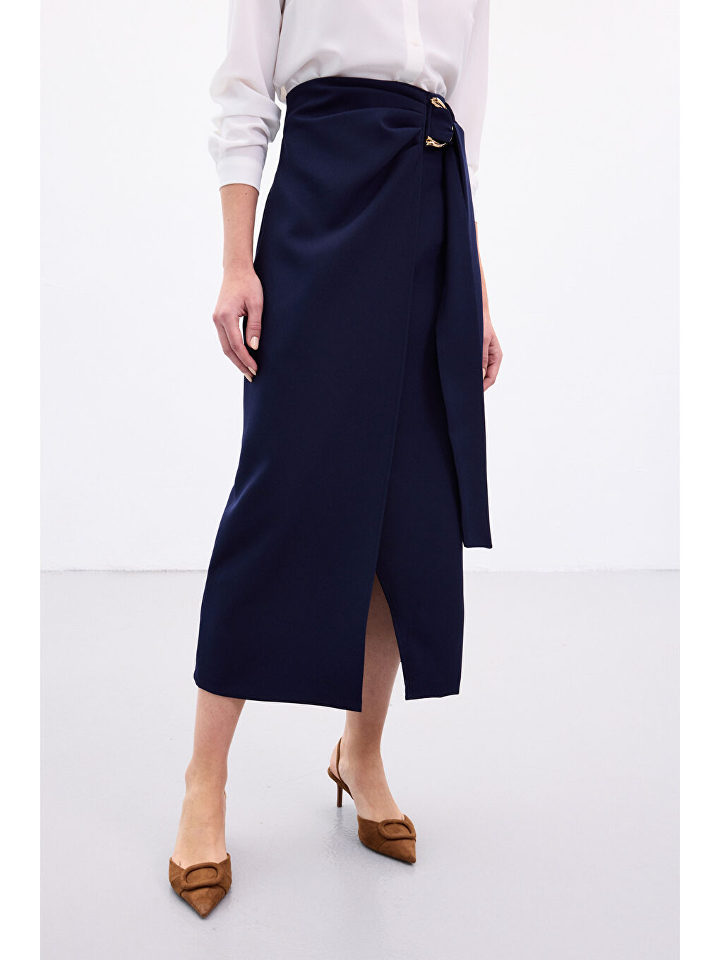 Aksesuar Kuşaklı Yırtmaçlı Etek - Lacivert-4