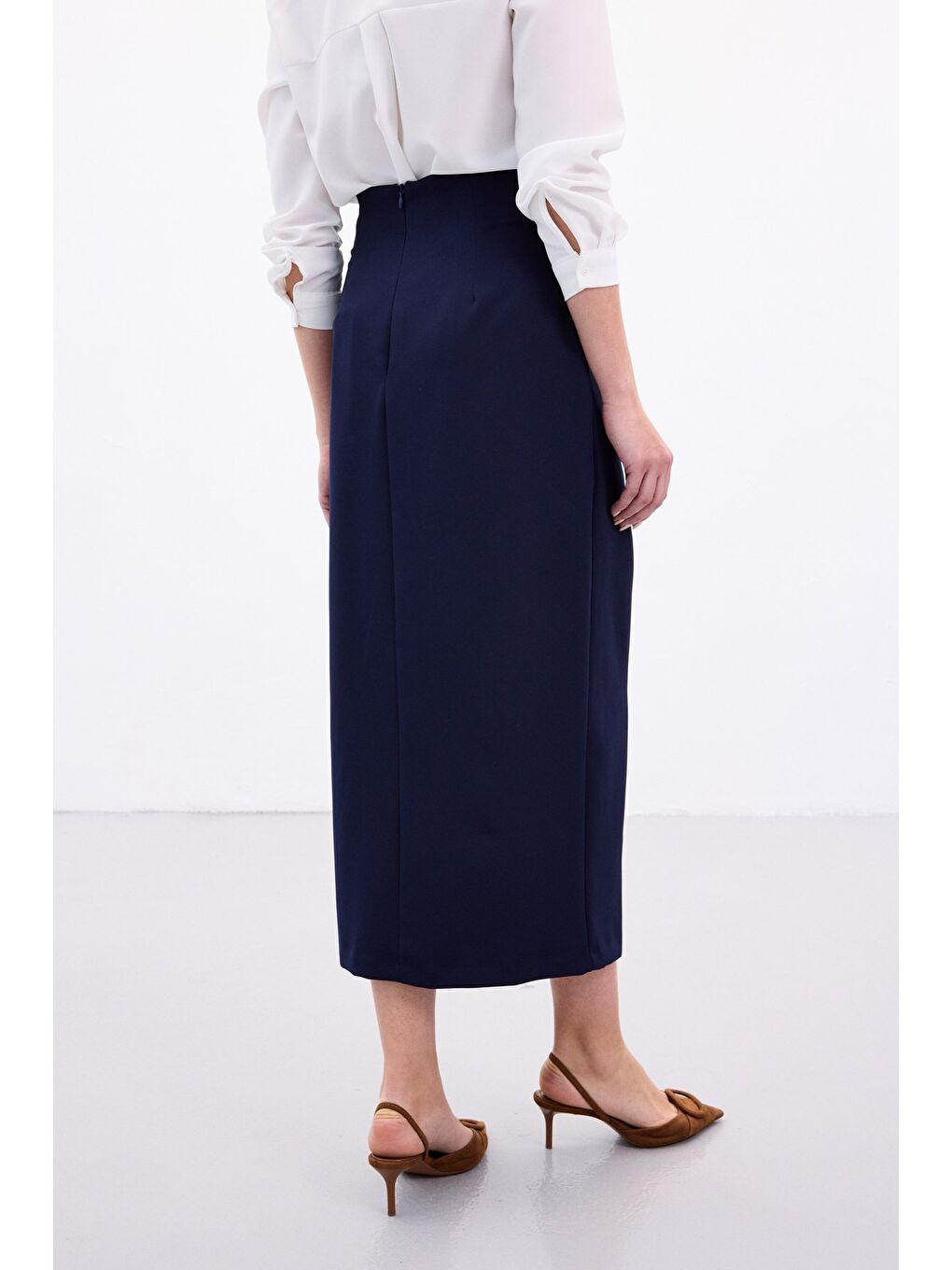 Aksesuar Kuşaklı Yırtmaçlı Etek - Lacivert-5