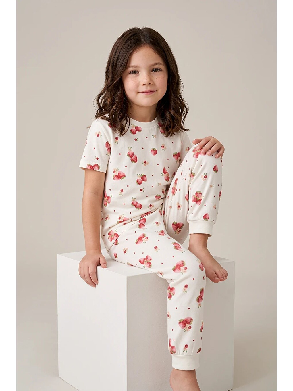Ekru Çilek Desenli Kısa Kollu %100 Pamuk Kız Çocuk Pijama Takımı-5