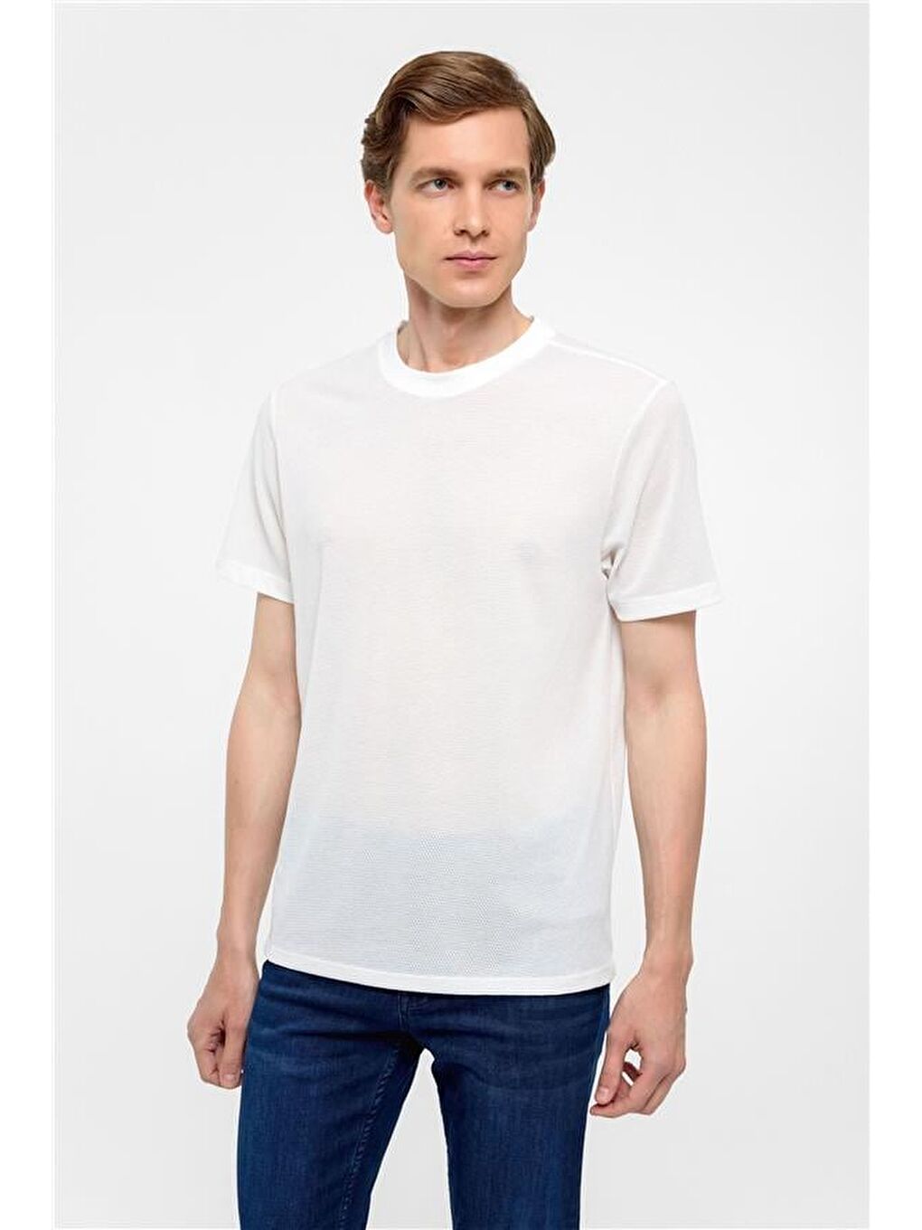 Beyaz Regular Armürlü Bisiklet Yaka Tişört