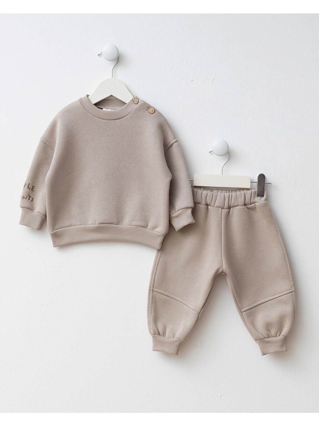 Erkek Bebek Pamuklu Bej Düğme Detaylı Sweatshirt Eşofman Takımı - Rahat Günlük Giyim