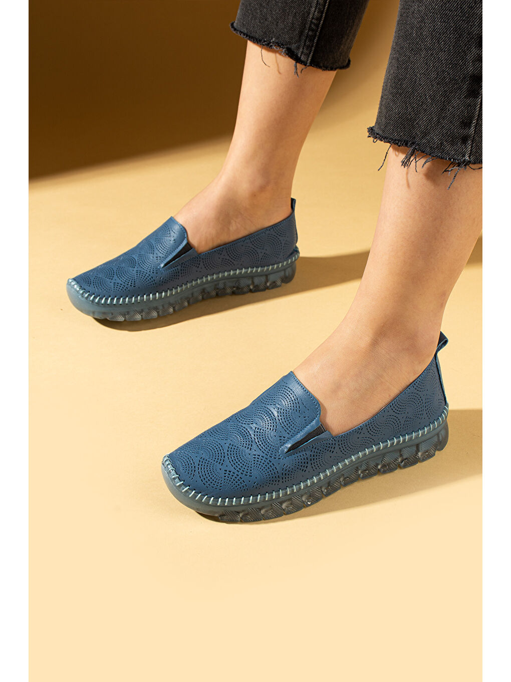 Mavi Hakiki Yumuşak Deri Hafif Comfort Taban Lazer Kesim Kadın Sneaker 59-390-25