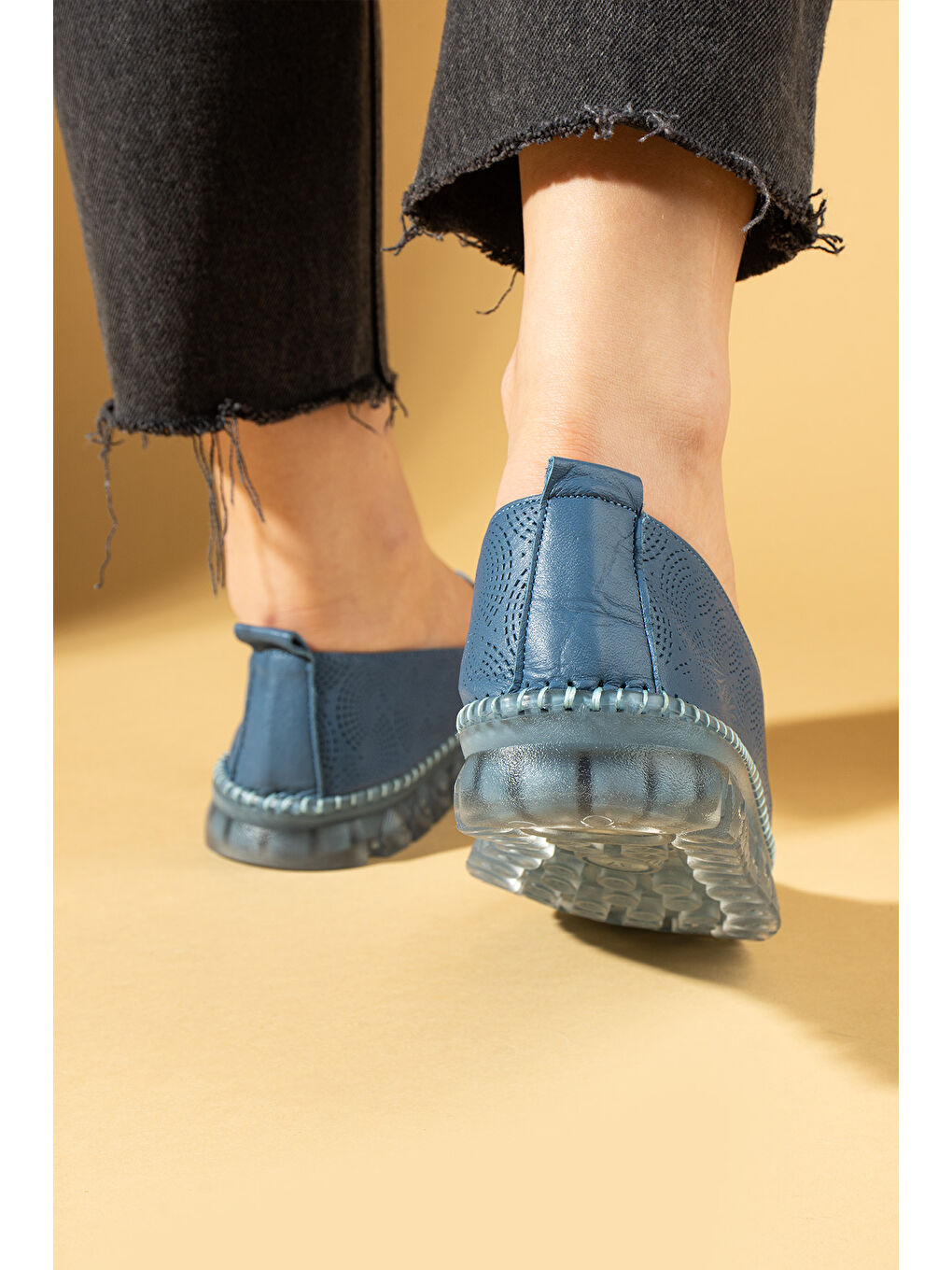 Mavi Hakiki Yumuşak Deri Hafif Comfort Taban Lazer Kesim Kadın Sneaker 59-390-25-2