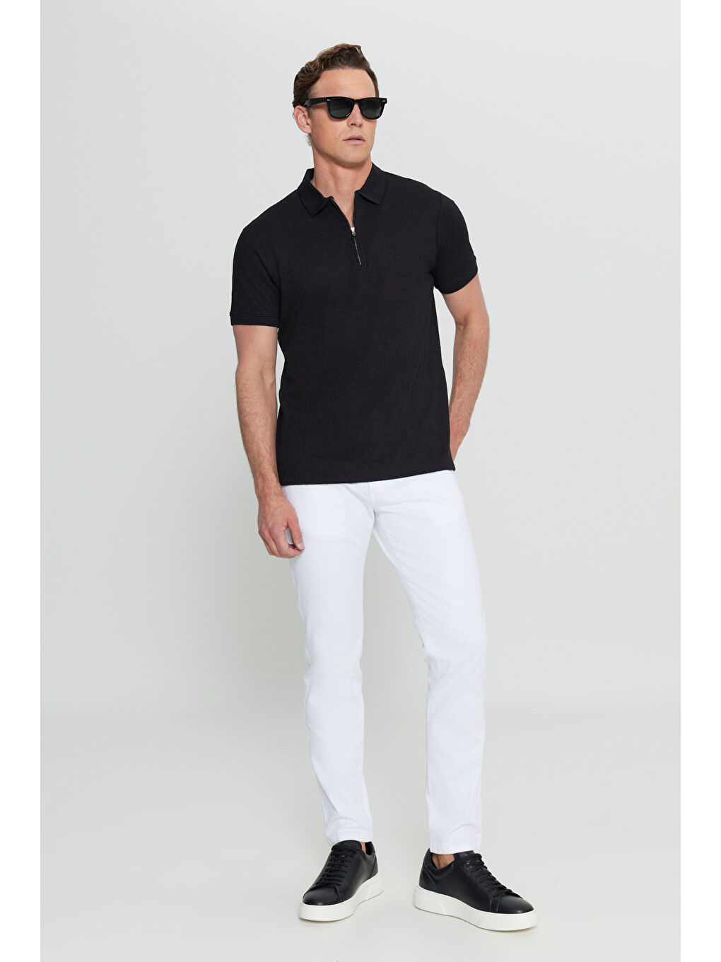 Erkek Siyah Pamuklu Slim Fit Dar Kesim Fermuarlı Yaka Jakarlı Esnek Tişört-1