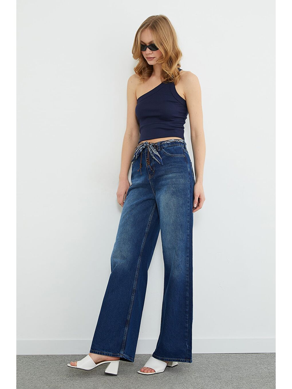 Mavi Kemer Detaylı Yüksek Bel Jean-2
