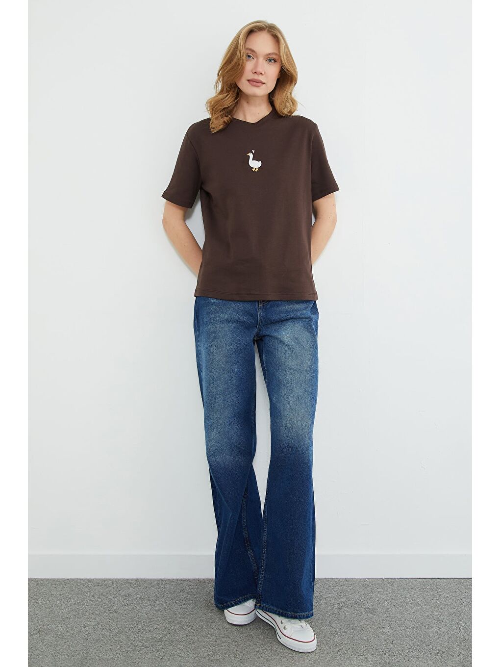 Kahverengi Ördek Nakışlı Bisiklet Yaka Salaş Tişört-3