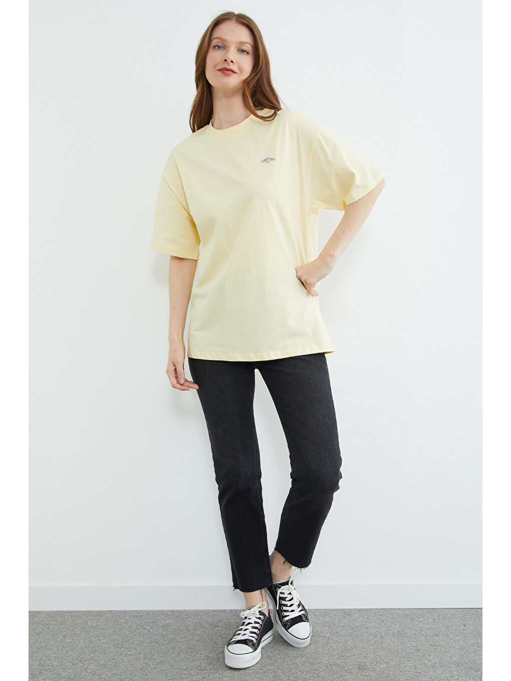 Sarı Metal Aksesuarlı Bisiklet Yaka Salaş Tişört-2