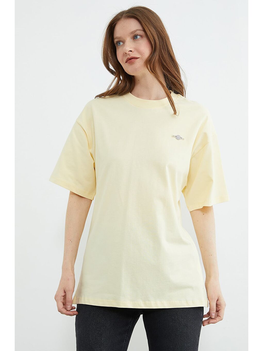 Sarı Metal Aksesuarlı Bisiklet Yaka Salaş Tişört-3