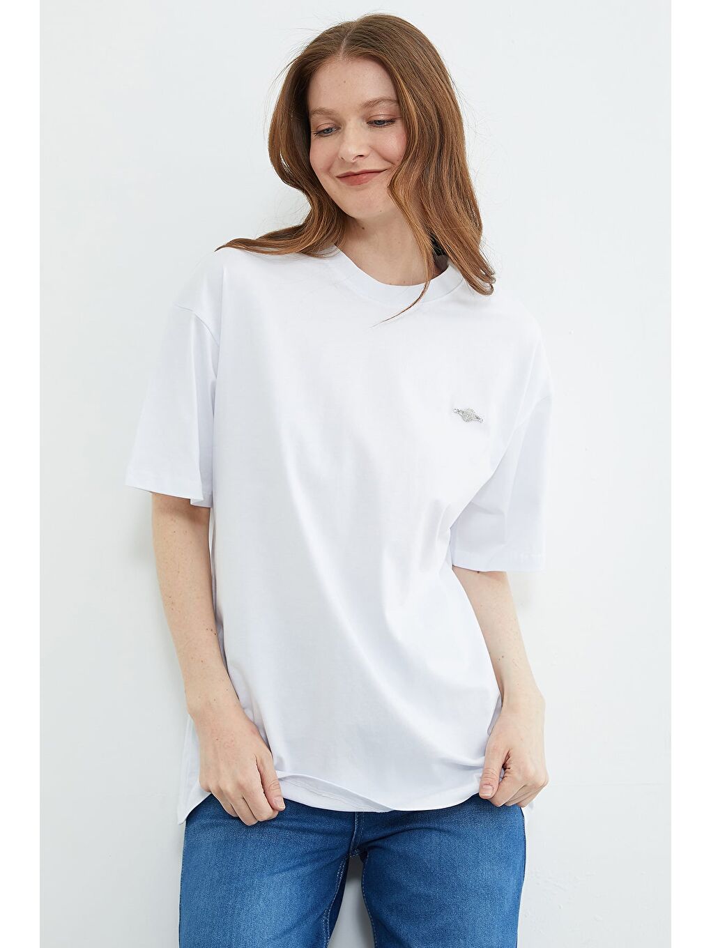 Beyaz Metal Aksesuarlı Bisiklet Yaka Salaş Tişört-2