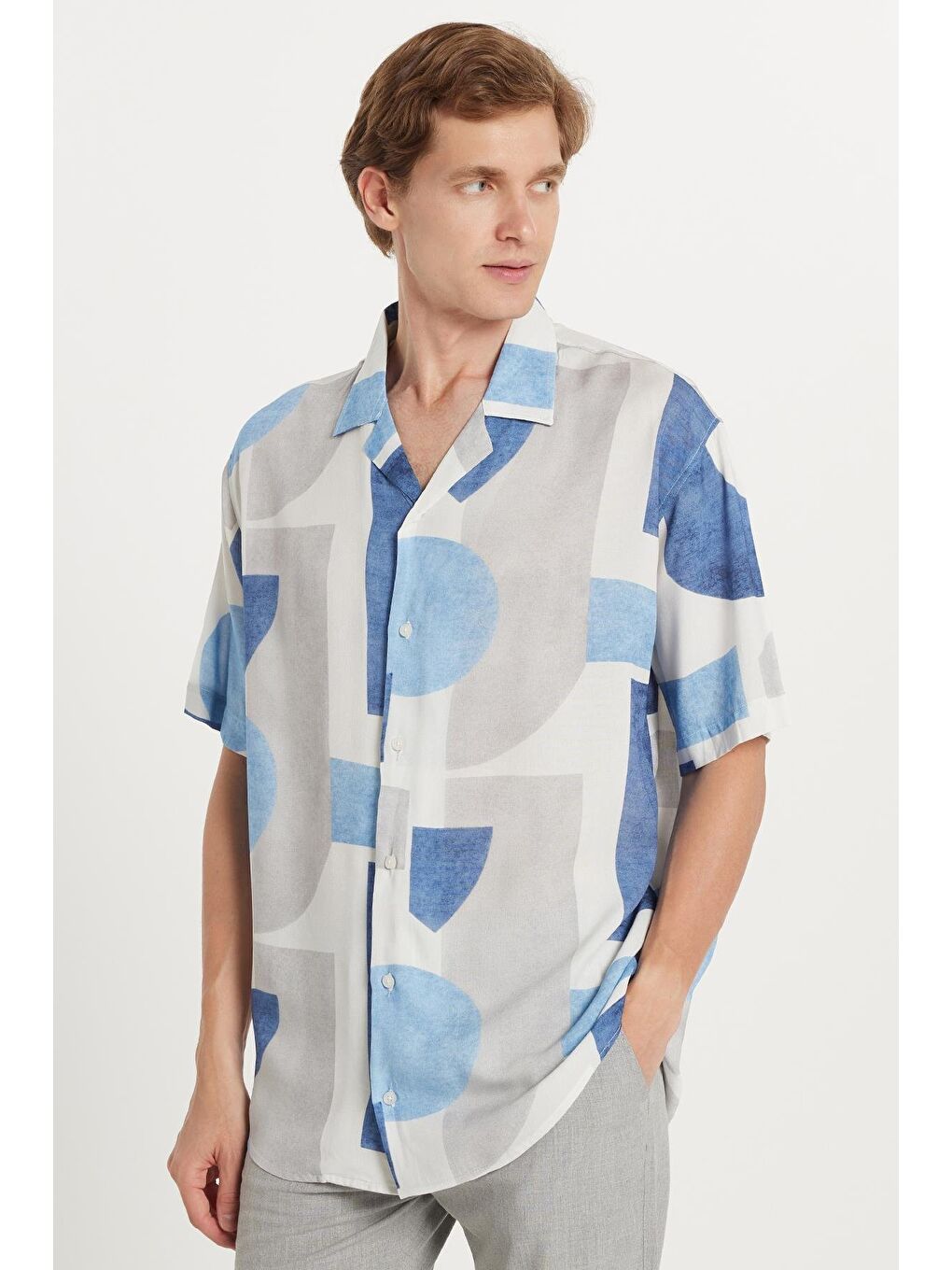 Karışık Erkek Relax Fit Rahat Kesim Kısa Kollu Apaş Yaka Viskon Baskılı Gömlek