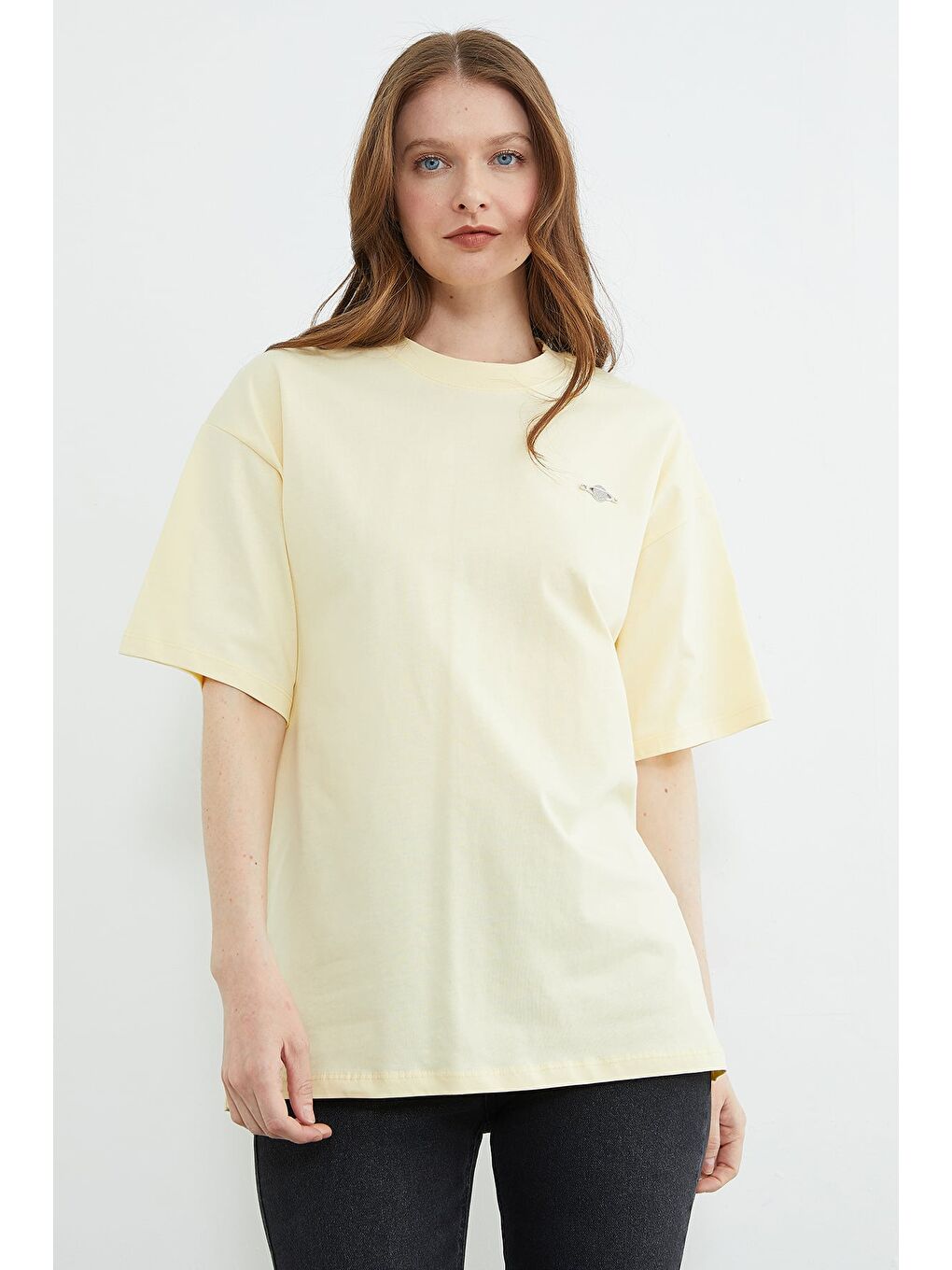 Sarı Metal Aksesuarlı Bisiklet Yaka Salaş Tişört-4