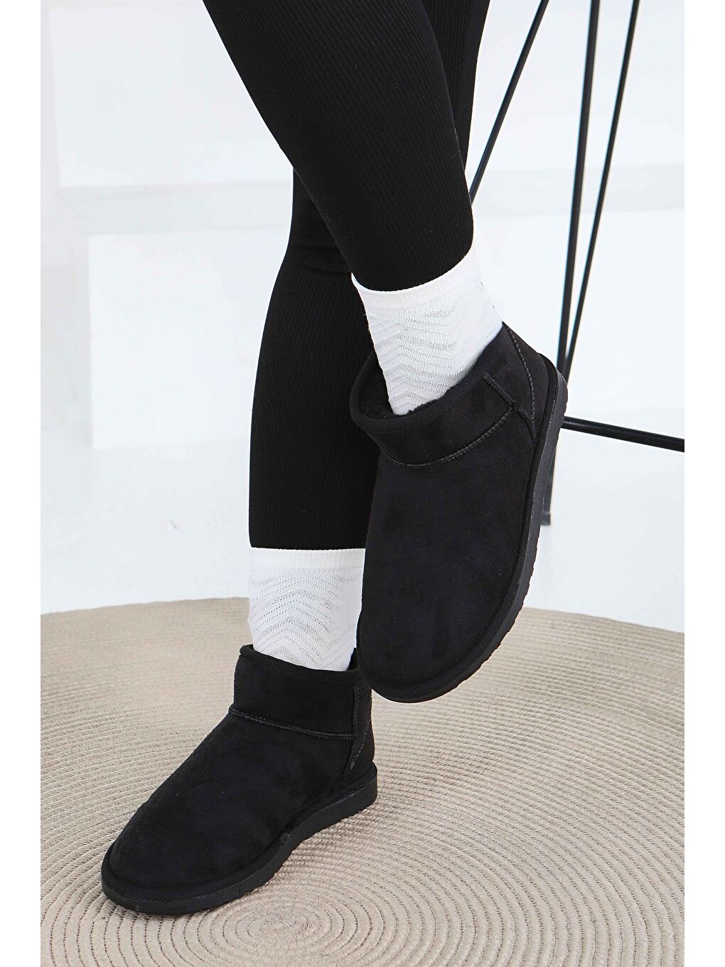 Kadın Siyah İçi Pelüş Yarım Süet Bot - 27784-SIYAH-1