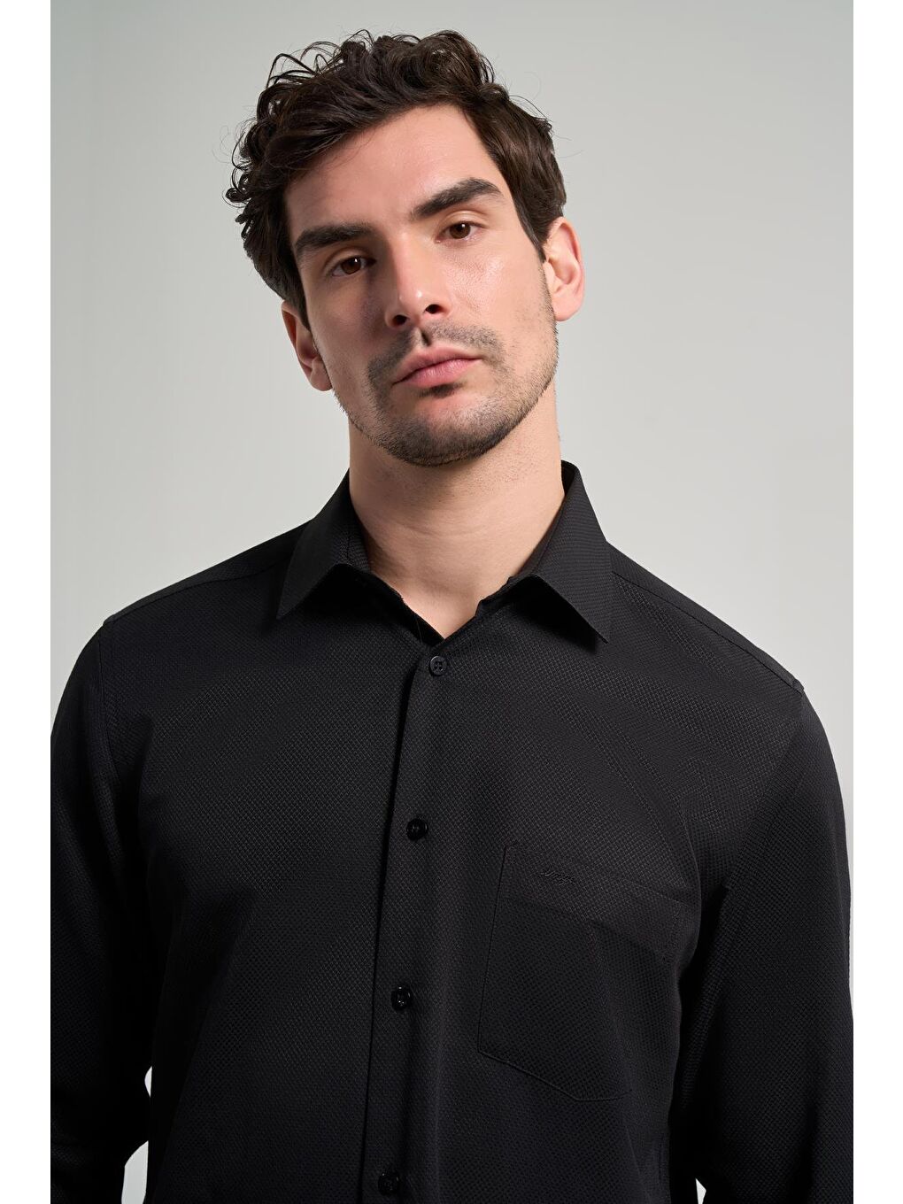 Siyah Uzun Kol Desenli Armürlü Sert Yaka Cepli Pamuklu Classic Comfort Fit Gömlek 1004250171-3