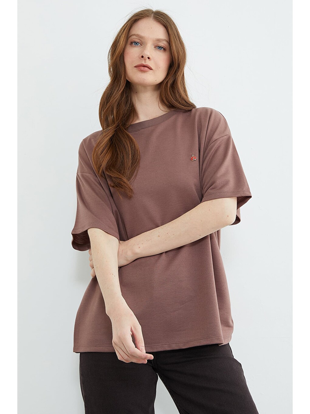Kahverengi Metal Aksesuarlı Bisiklet Yaka Oversize Tişört-3