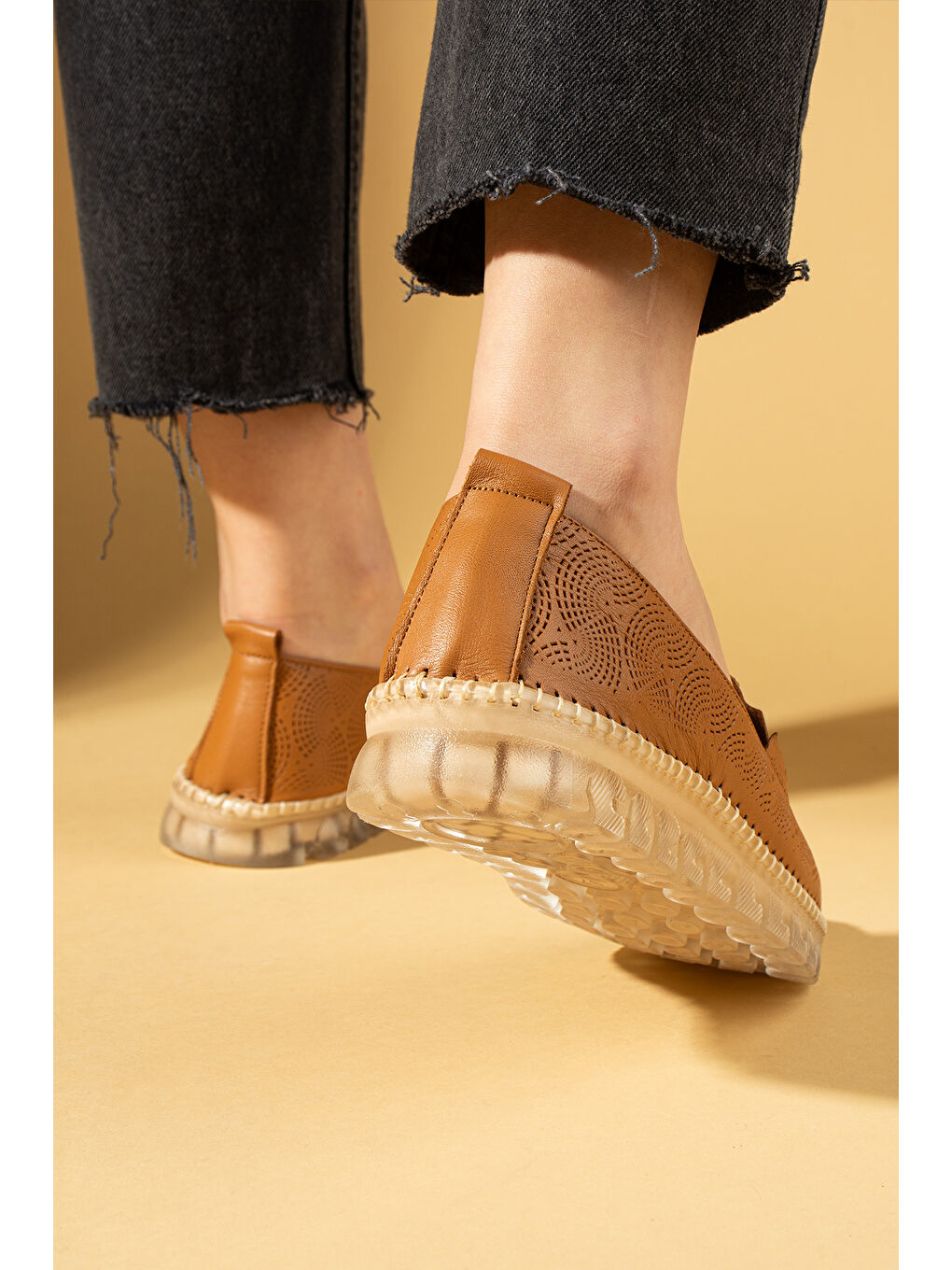 Kahverengi Hakiki Yumuşak Deri Hafif Comfort Taban Lazer Kesim Kadın Sneaker 59-390-25-2