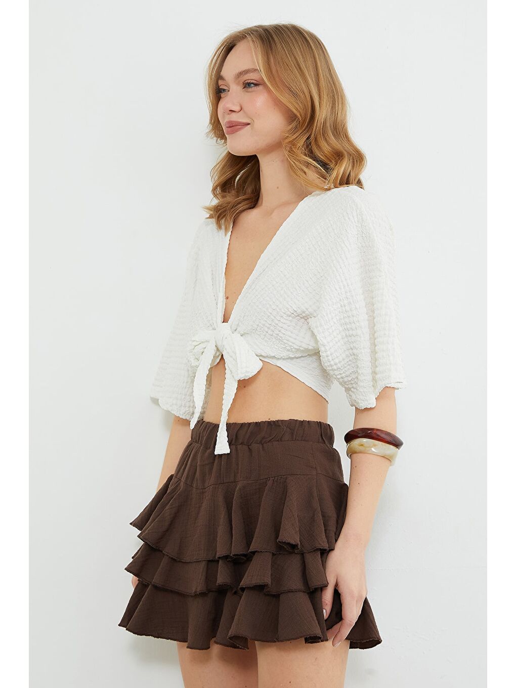 Beyaz Önü Bağlamalı Bürümcük Kumaş Crop Bluz-3