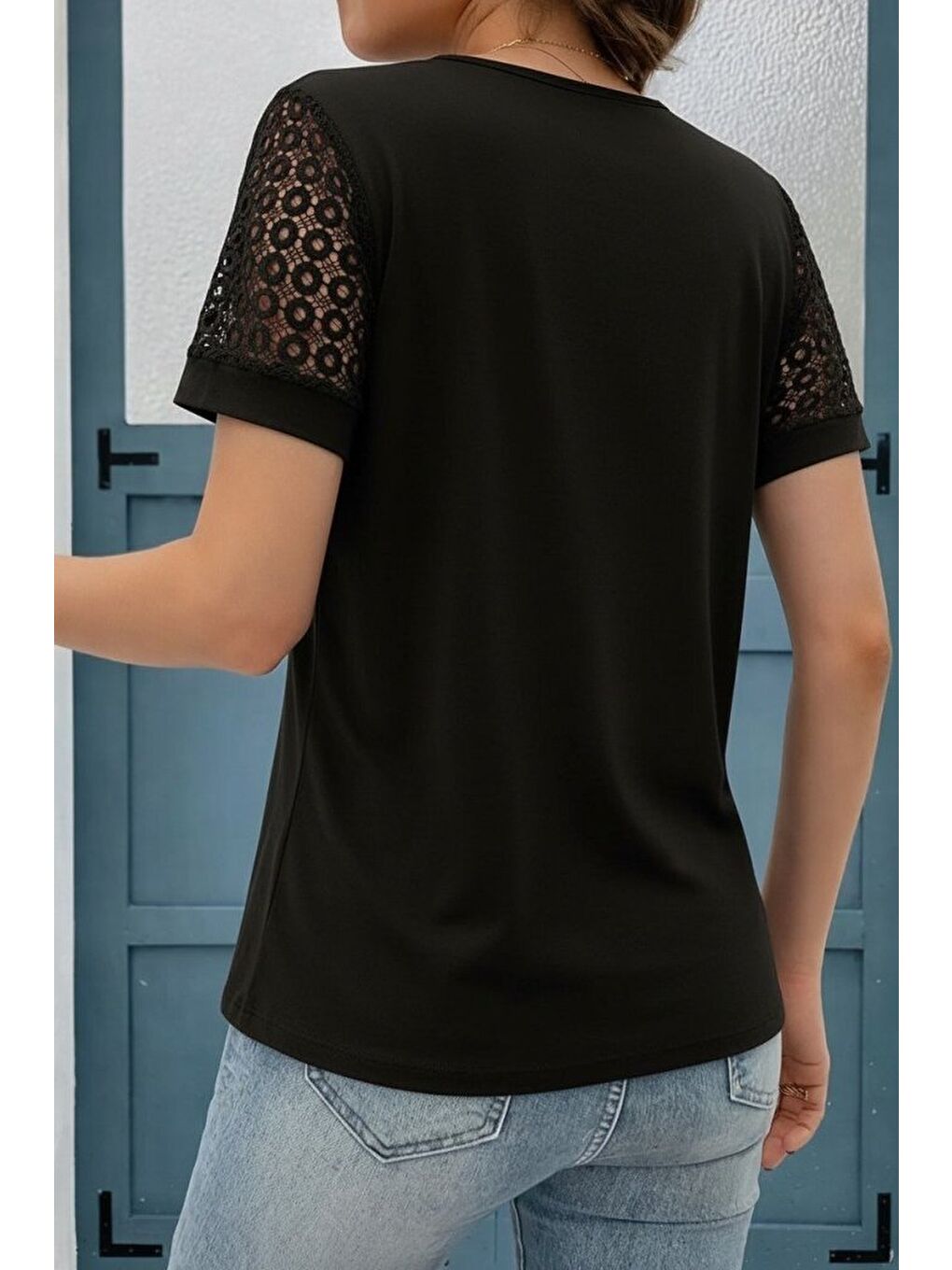 Siyah Kadın Kısa Kollu V Yakalı Dantel Detaylı Viskon Bluz-3