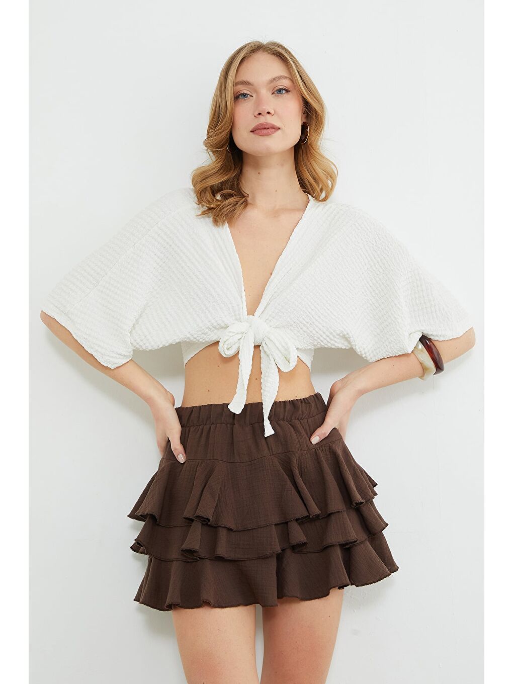 Beyaz Önü Bağlamalı Bürümcük Kumaş Crop Bluz-4