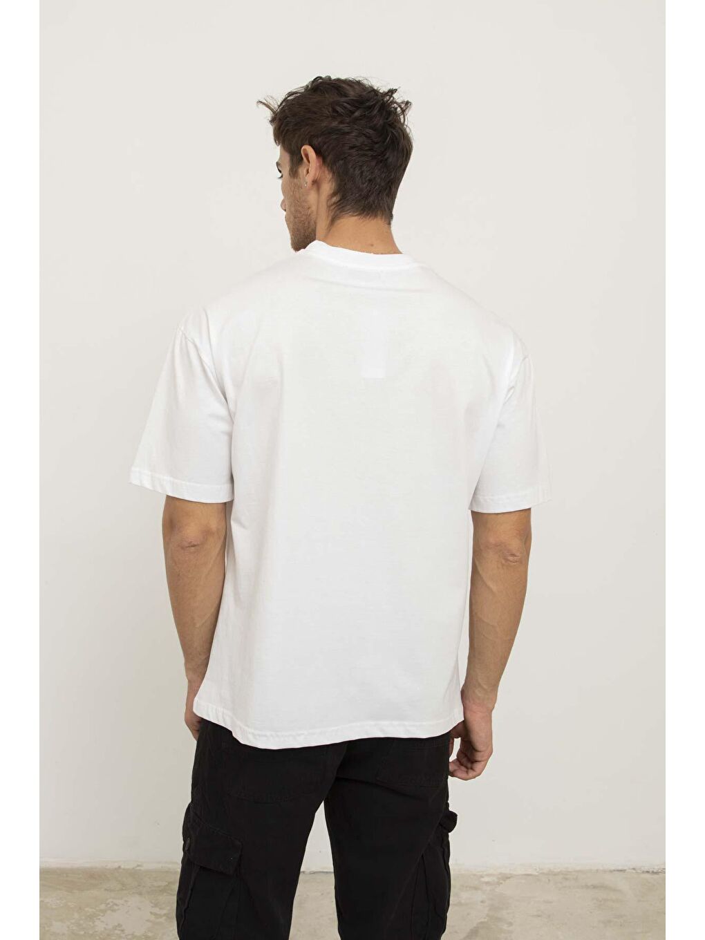 Beyaz Erkek Ön ve Arka Baskılı Bisiklet Yaka Tişört-4