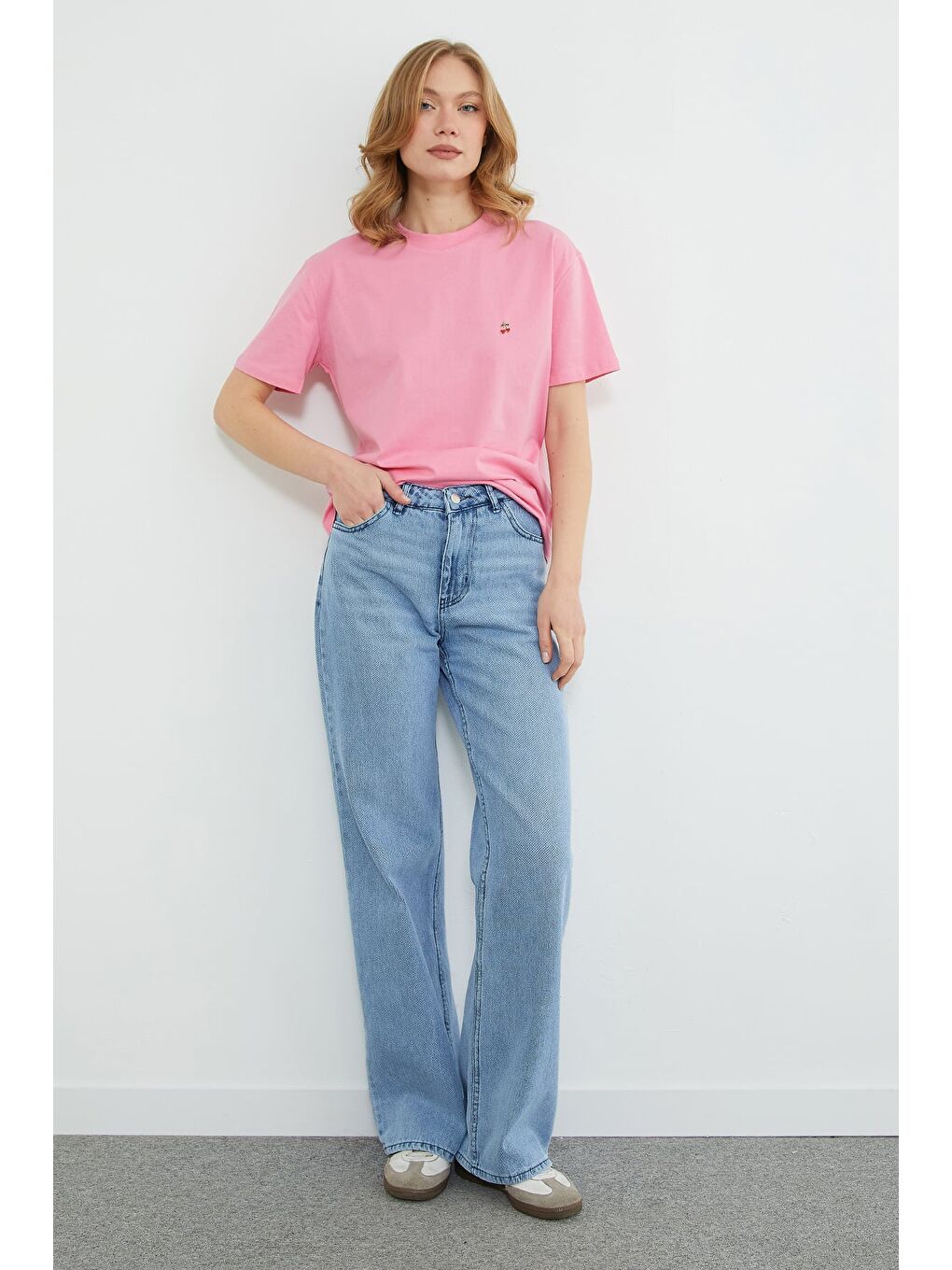 Pembe Kiraz Aksesuarlı Bisiklet Yaka Tişört-2