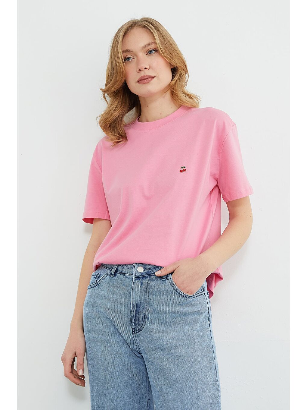 Pembe Kiraz Aksesuarlı Bisiklet Yaka Tişört-3