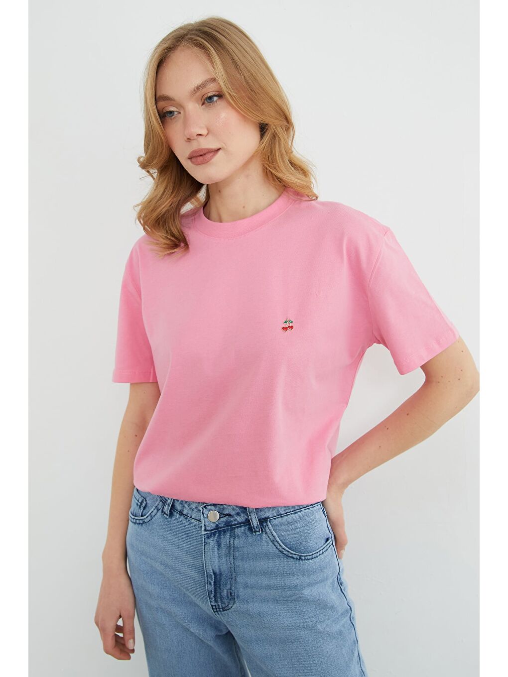 Pembe Kiraz Aksesuarlı Bisiklet Yaka Tişört-4