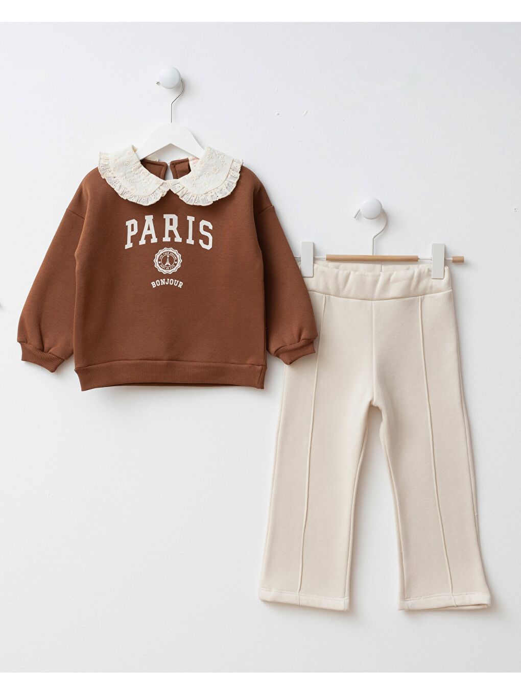 Kız Çocuk Pamuklu Kahverengi Paris Baskılı Dantel Yaka Sweatshirt Ekru Pantolon Takım-1