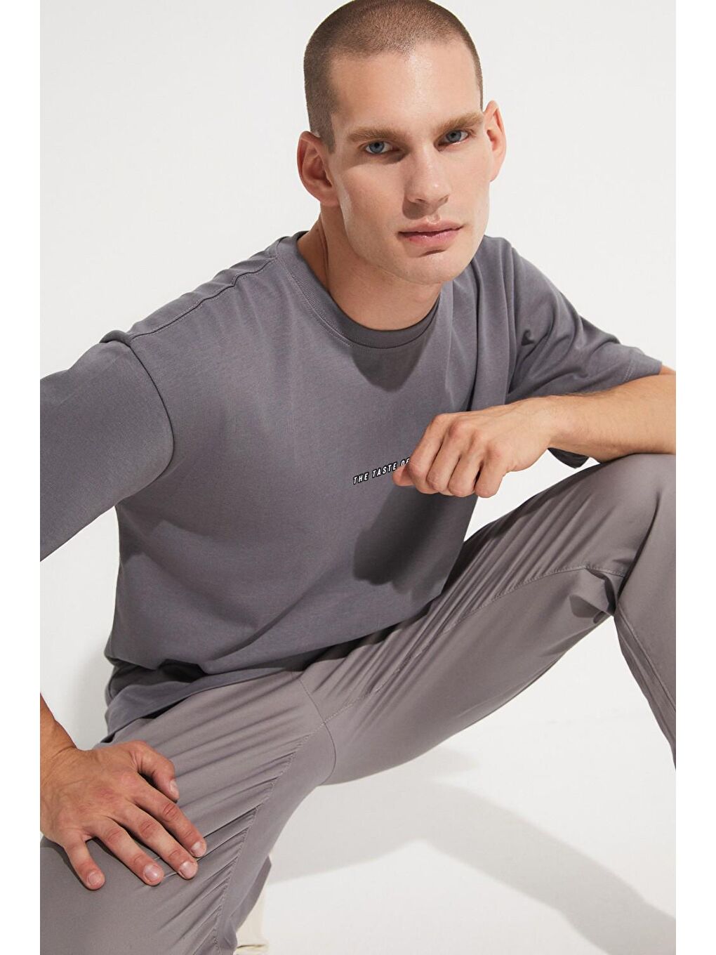 Gri Erkek Oversize %100 Pamuk Baskılı Bisiklet Yaka Tişört-1