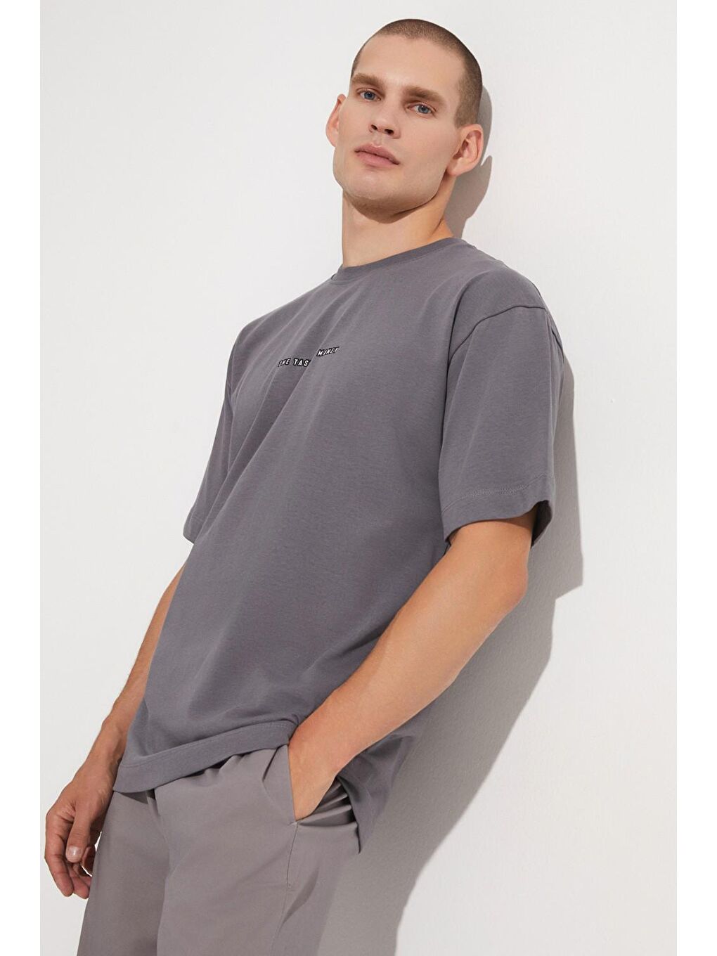 Gri Erkek Oversize %100 Pamuk Baskılı Bisiklet Yaka Tişört-2