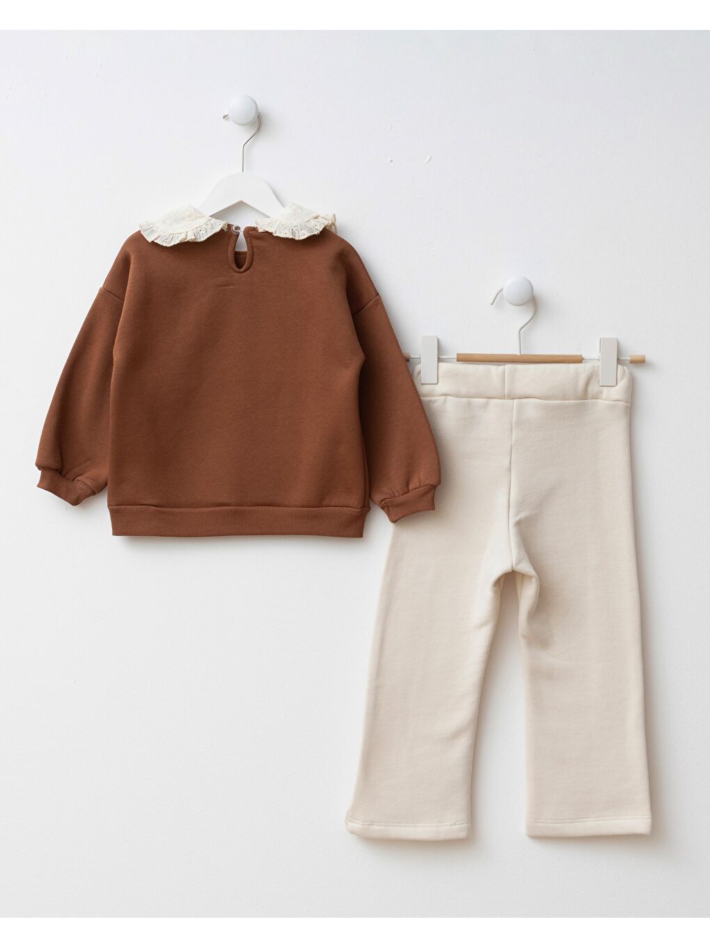 Kız Çocuk Pamuklu Kahverengi Paris Baskılı Dantel Yaka Sweatshirt Ekru Pantolon Takım-3