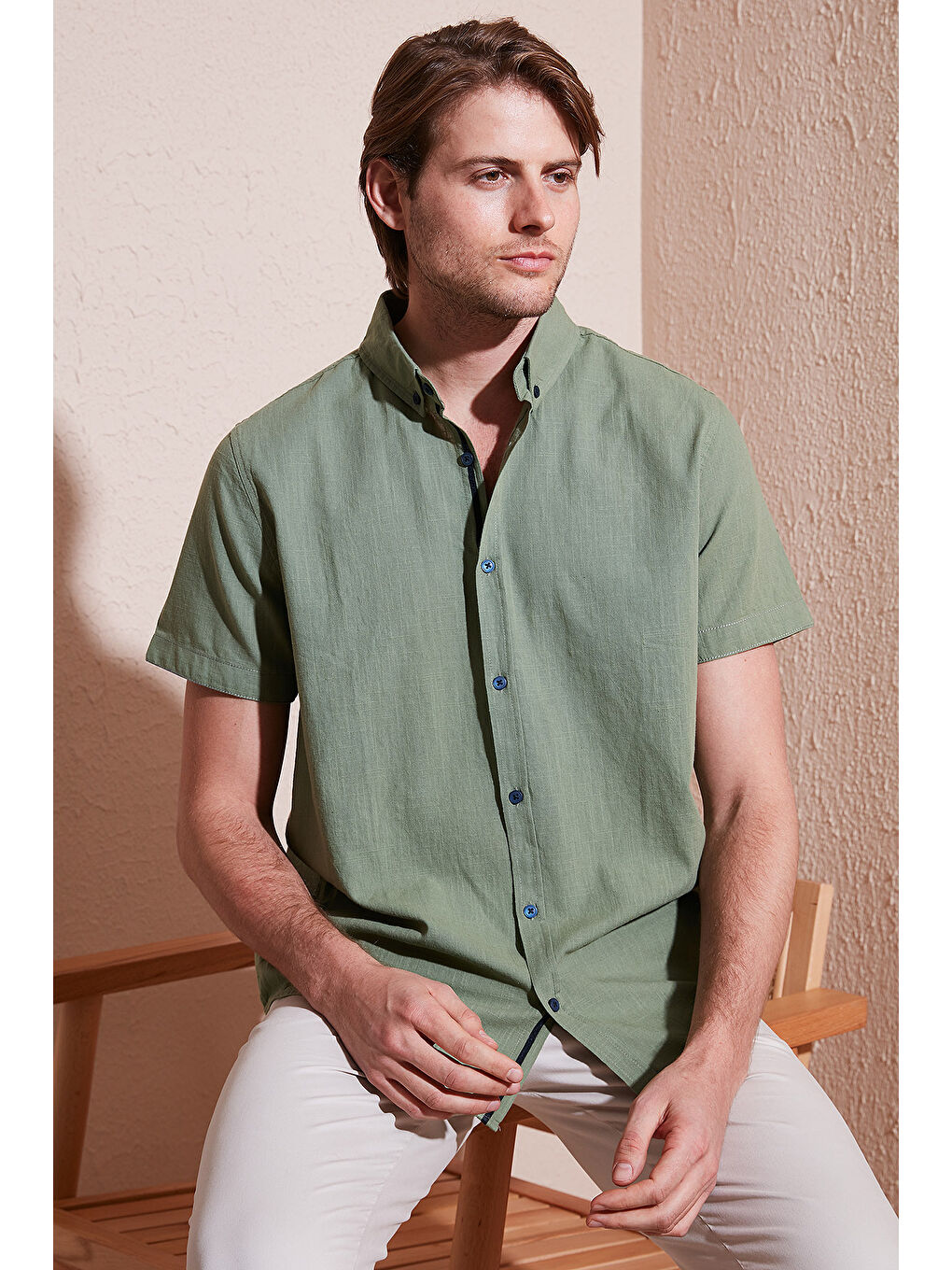 Haki Pamuklu Slim Fit Düğmeli Yaka Kısa Kollu Erkek %100 Pamuk Gömlek CF21S112546