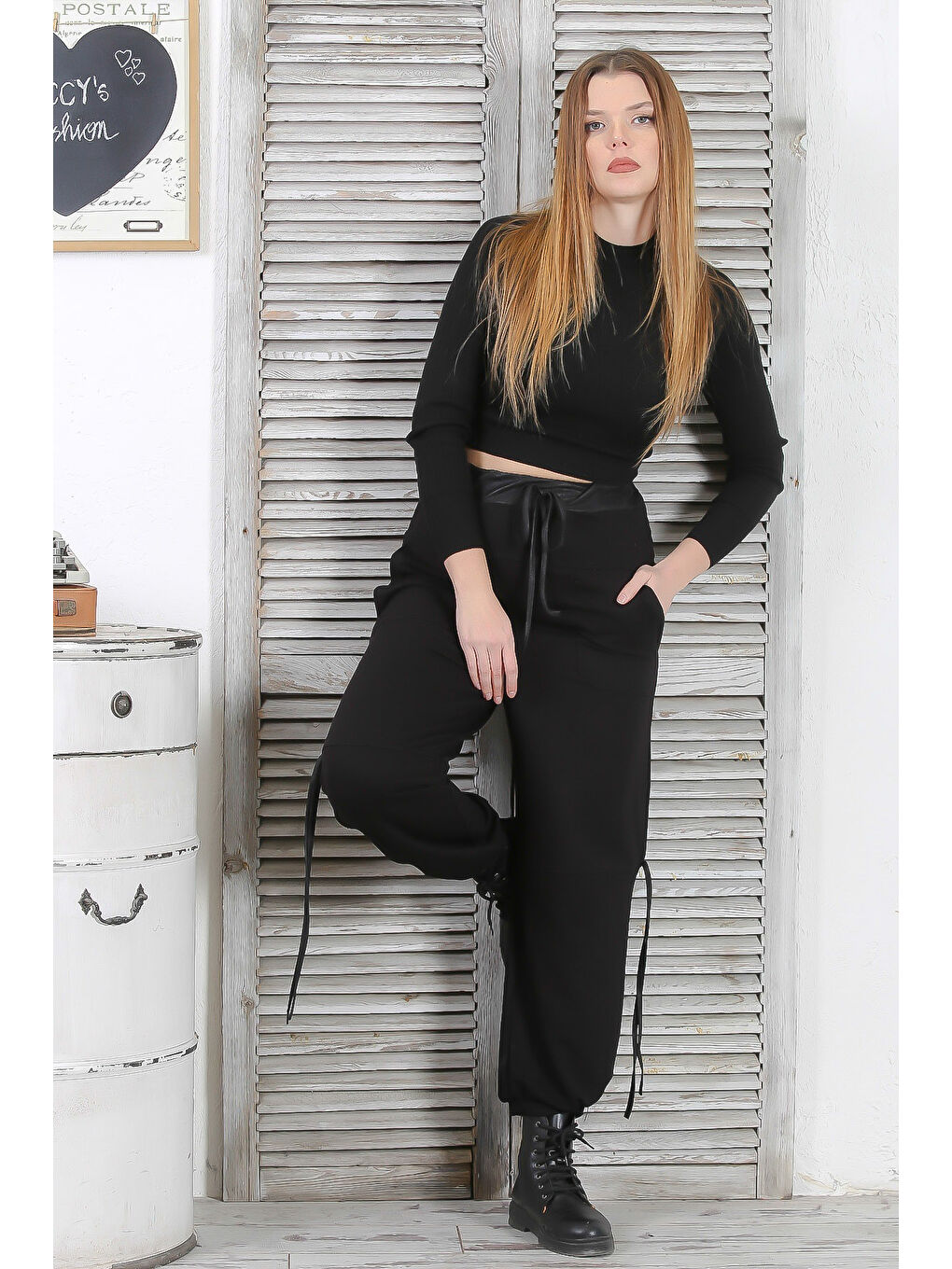 Siyah Çift Cepli Deri Garnili Lastikli Ve Bağlamalı Bel Jogger Paça Casual Örme Pantolon-1