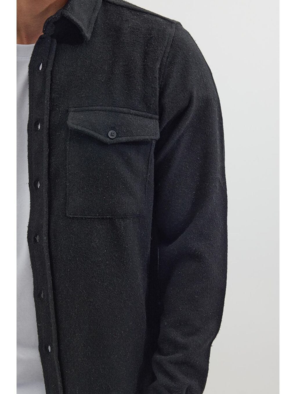 Erkek Slim Fit Tek Cep Kapaklı Düz Oduncu Spor Siyah Gömlek-2