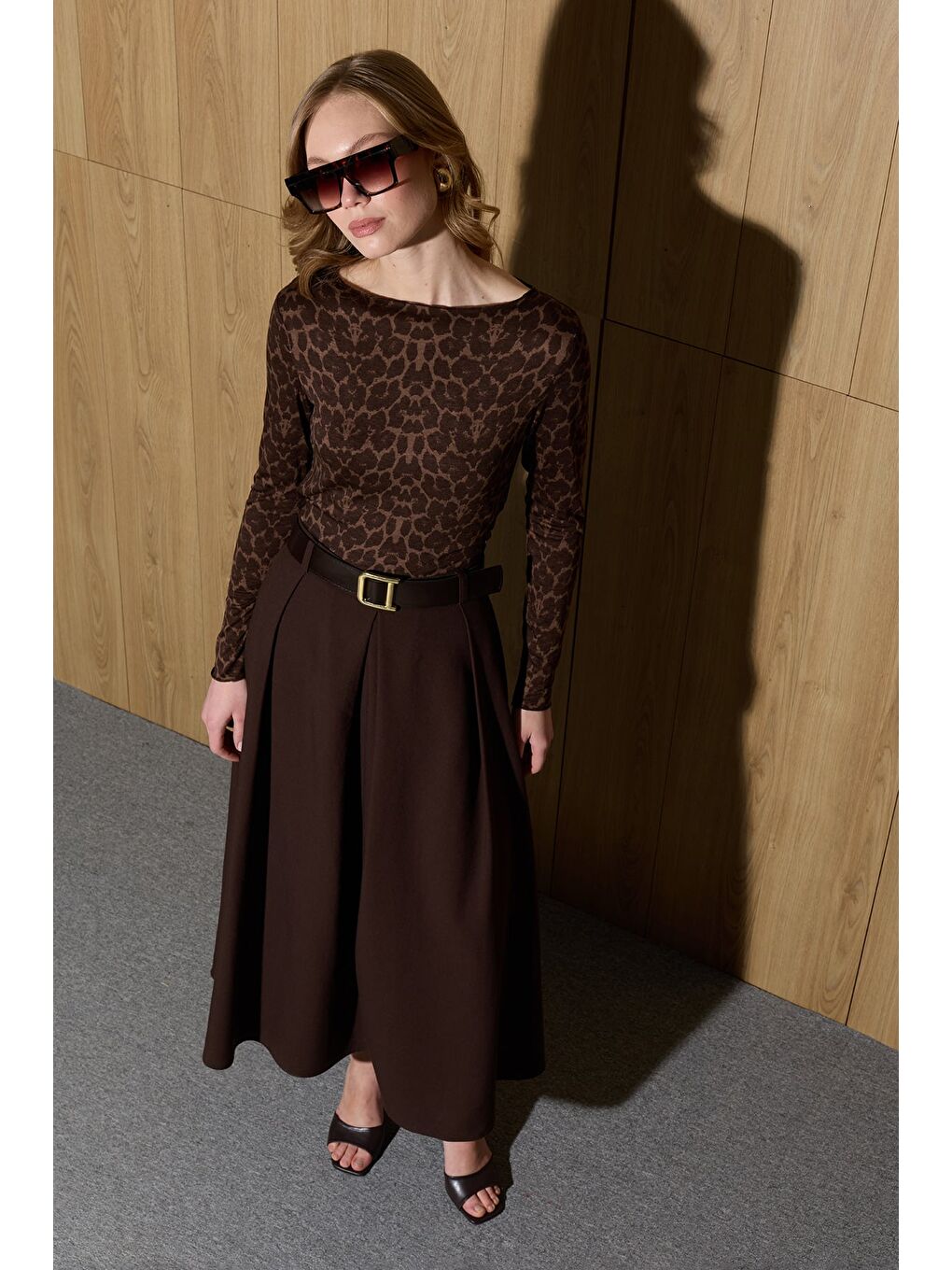 Kahverengi Kemerli Pileli Maxi Boy Etek-1
