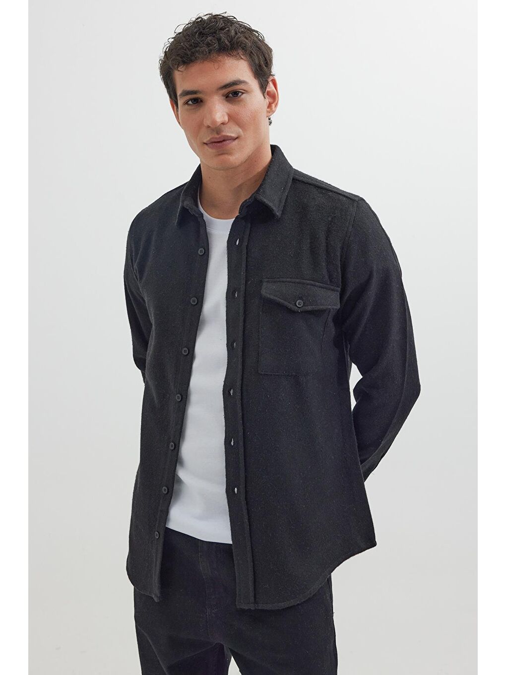 Erkek Slim Fit Tek Cep Kapaklı Düz Oduncu Spor Siyah Gömlek-4