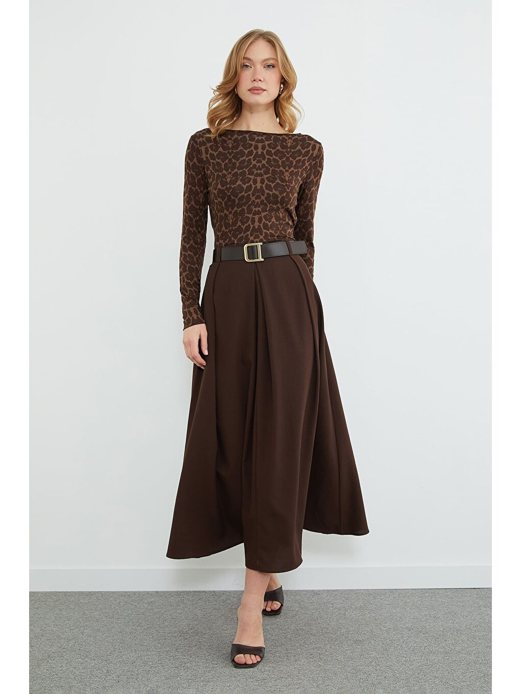 Kahverengi Kemerli Pileli Maxi Boy Etek-3