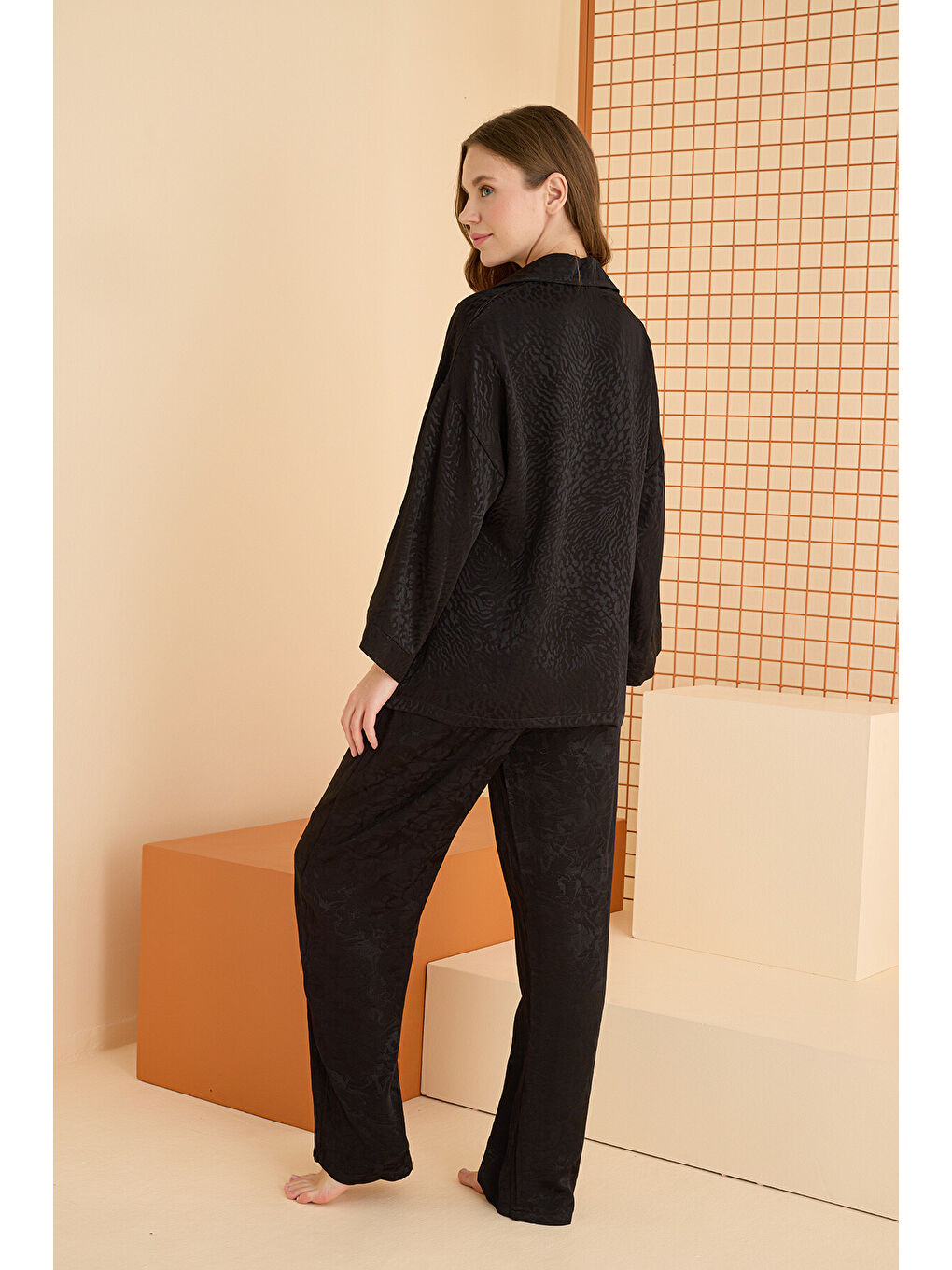 Siyah Önden Düğmeli Pijama Takım-1