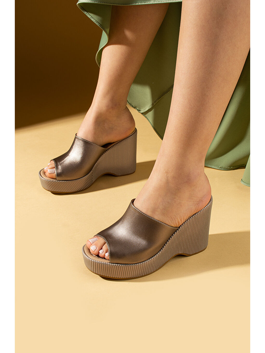 Gri Önü Açık Dolgu Topuklu Kadın Terlik 016-1013-25