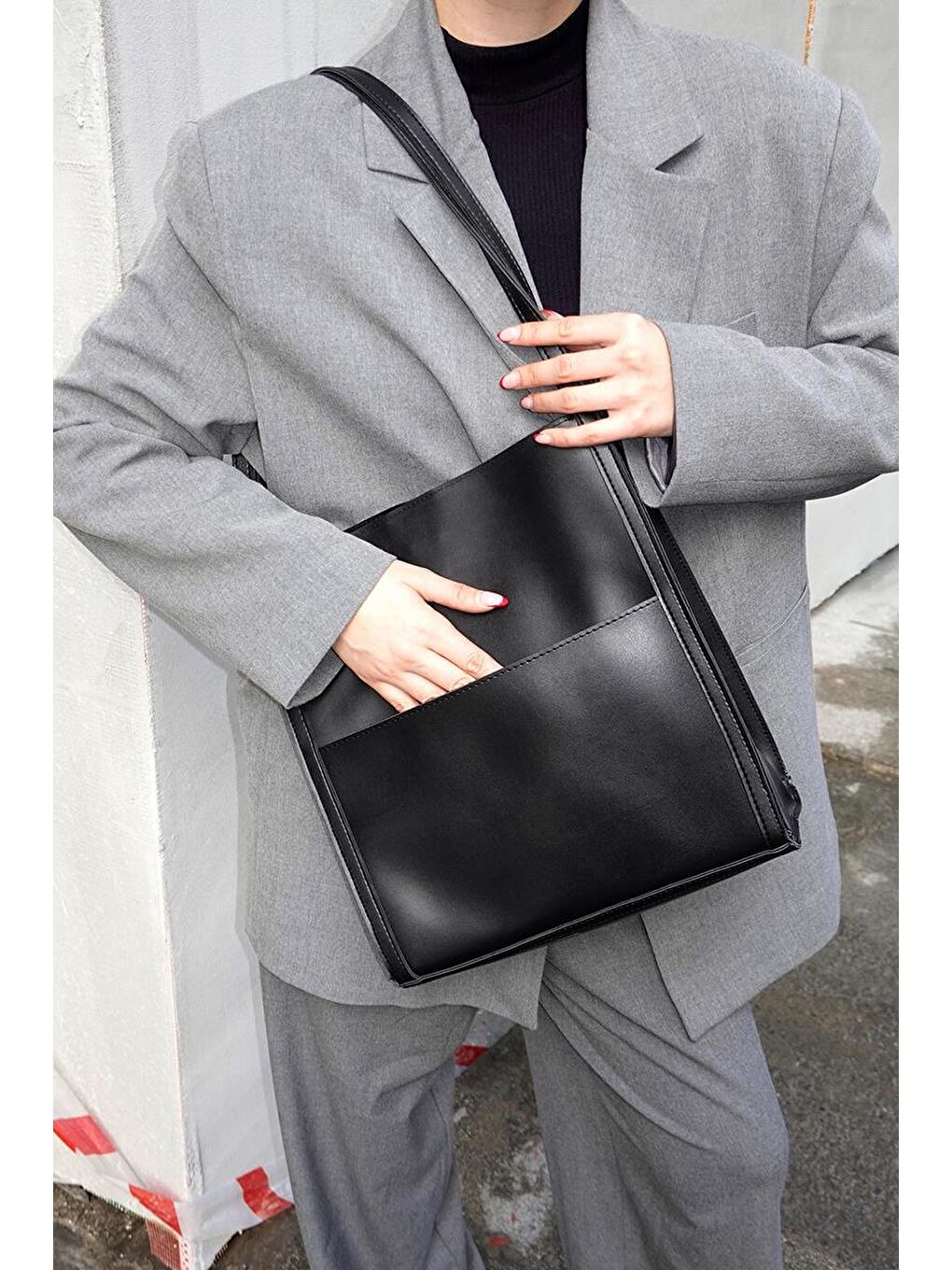 Mugs Salaş Omuz Çantası Siyah-5