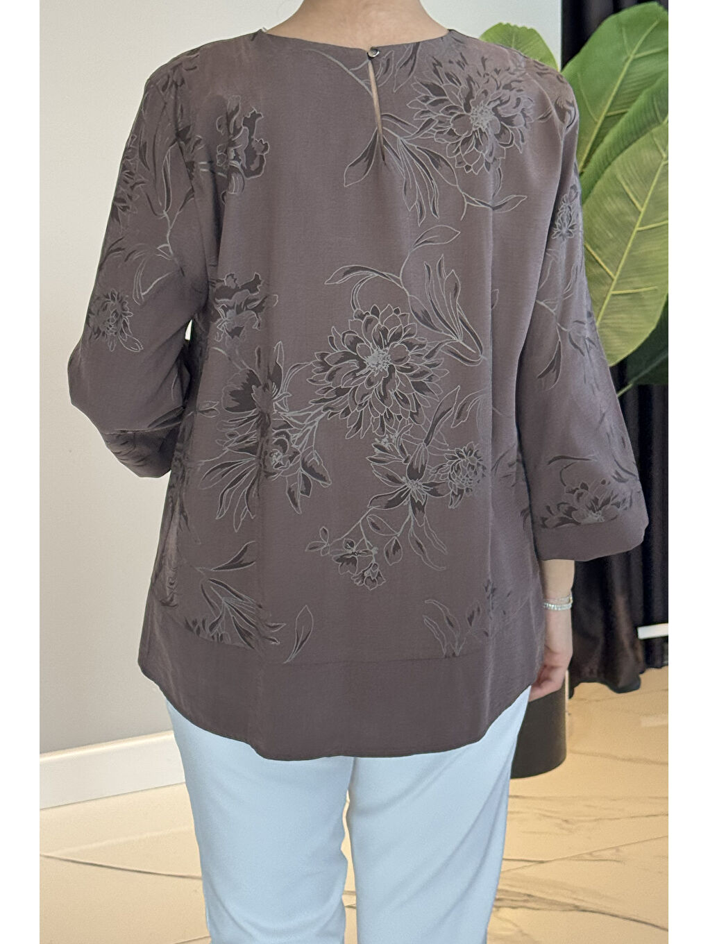 Kahverengi Kolye Detaylı Desenli Bluz 31532 Kahve-3